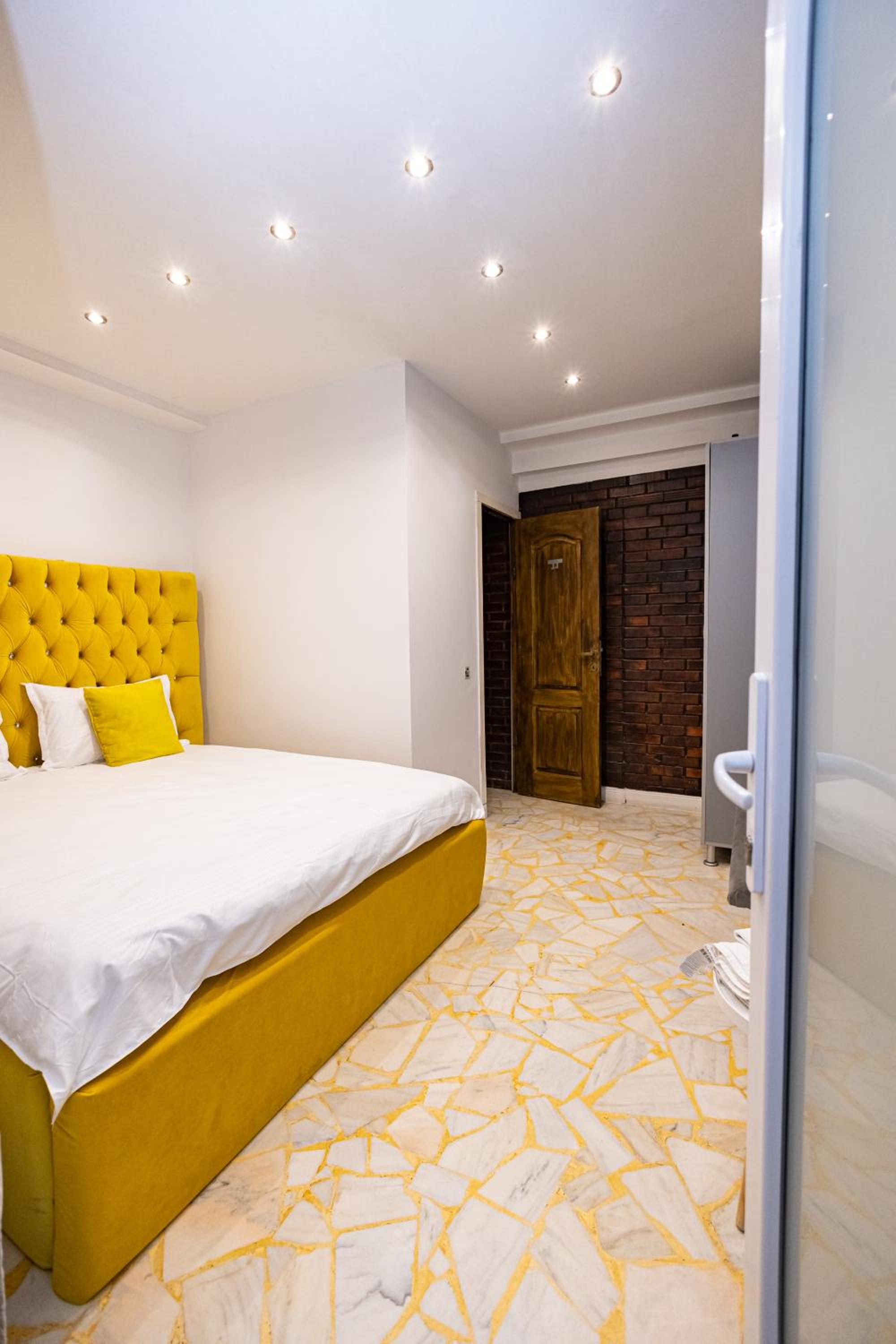 Deluxe Double Room - Photo 9