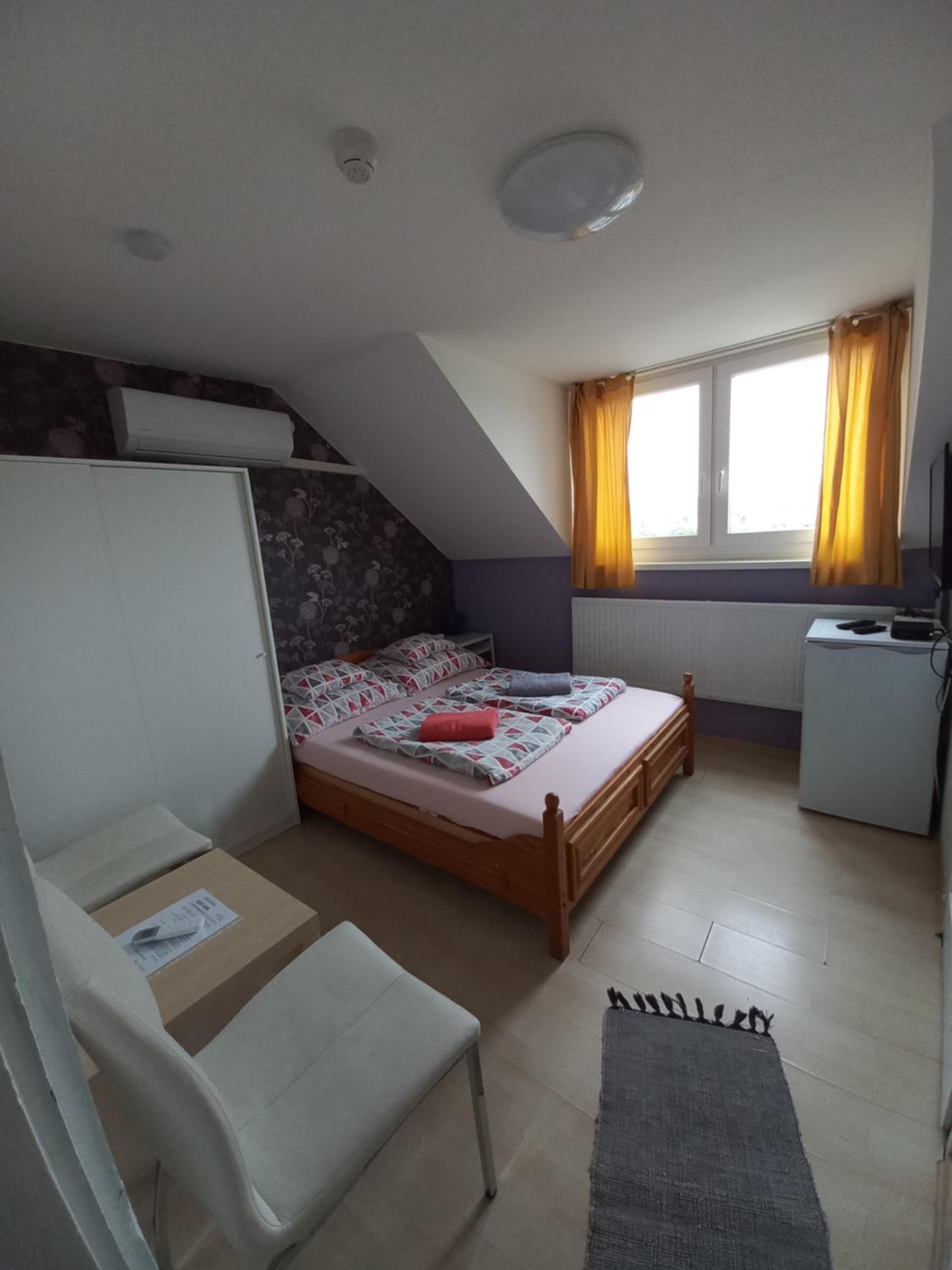Double or Twin Room - Photo 5