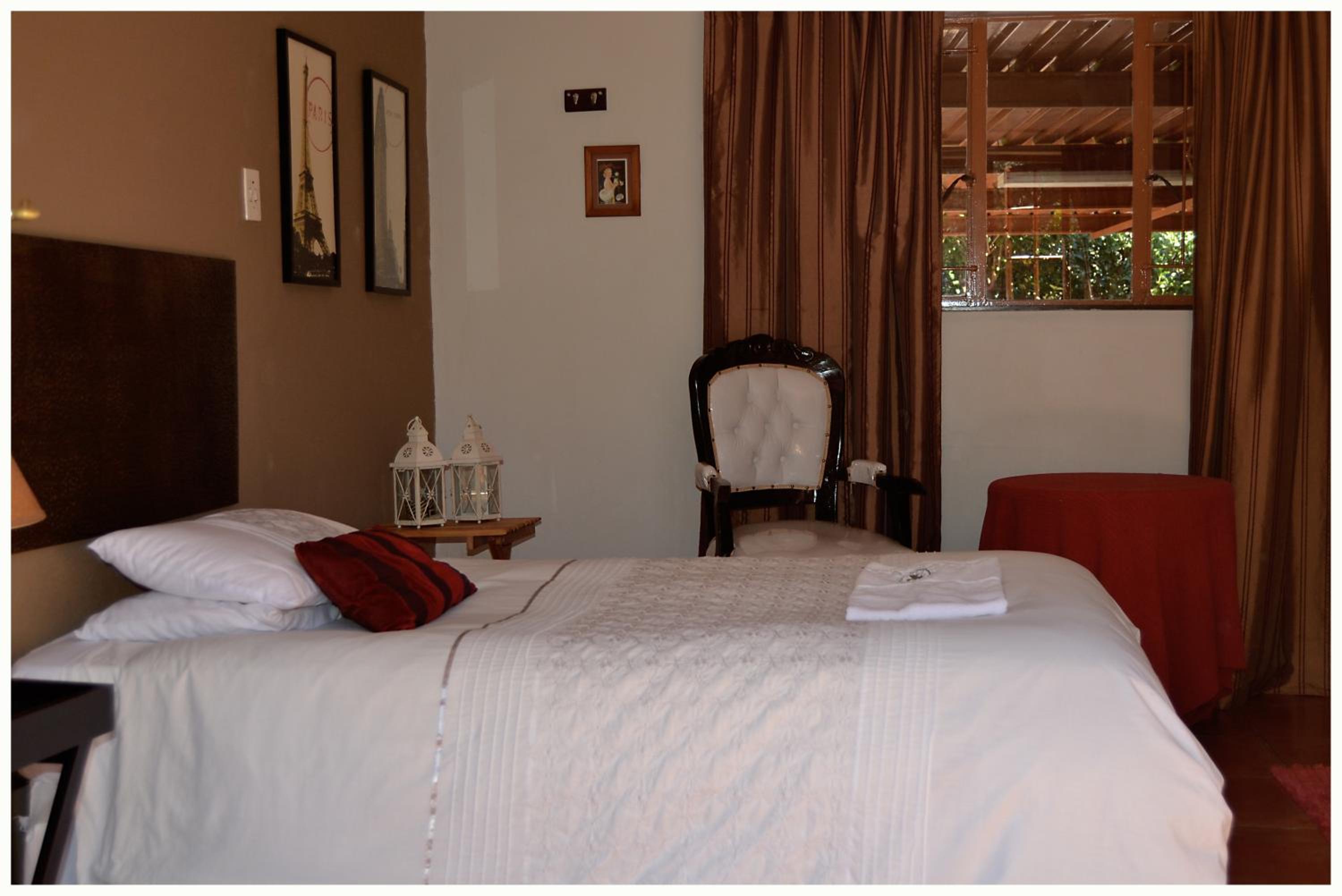 Single Room - Victorian Room photo 3