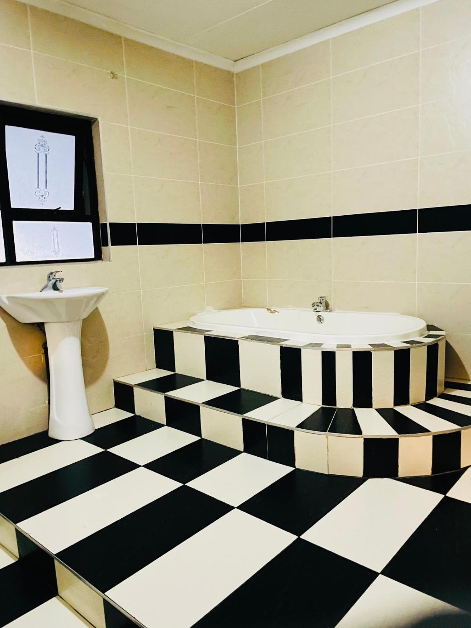 Double Room With Shared Bathroom photo 2