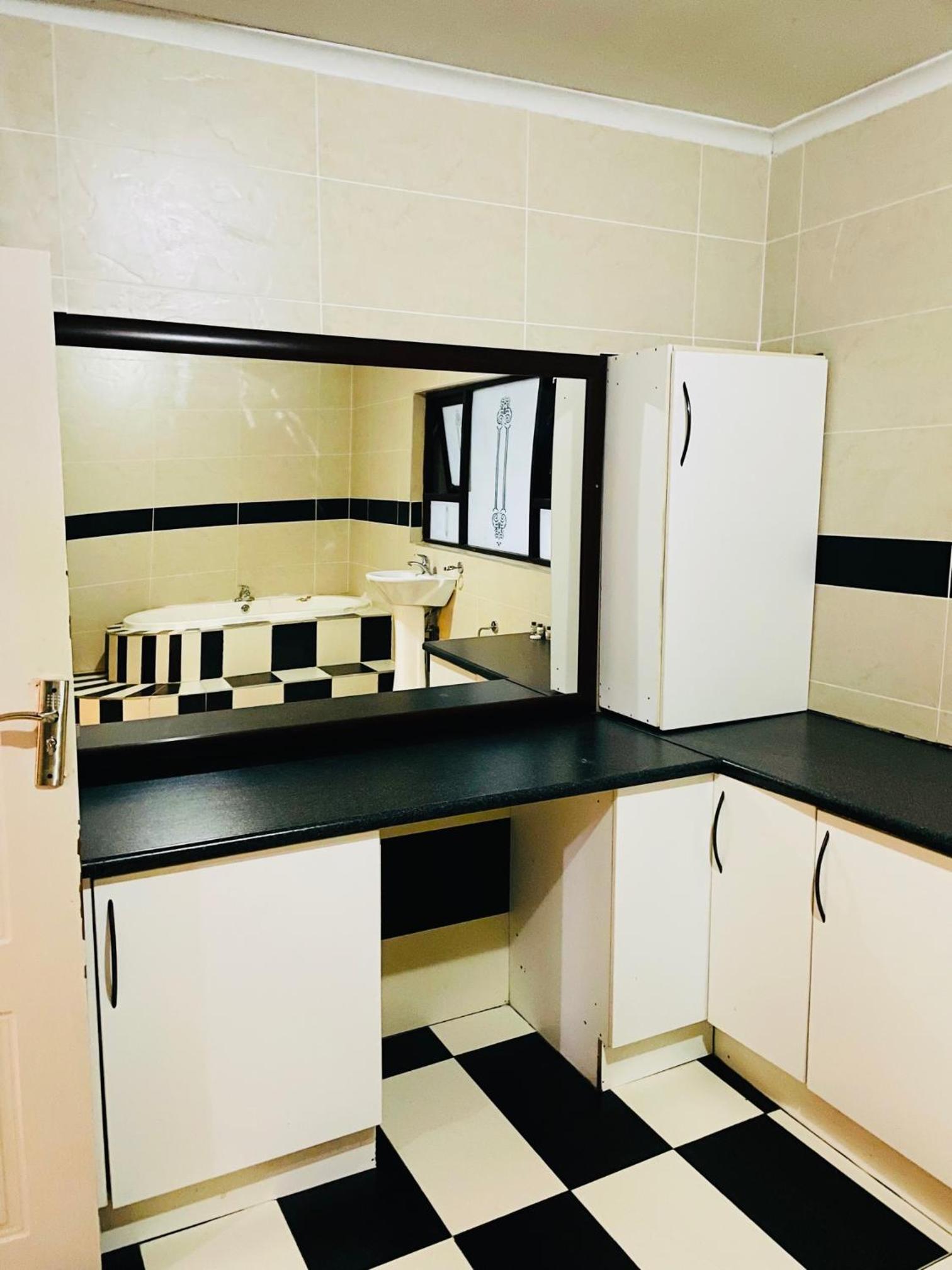 Double Room with Shared Bathroom photo 3