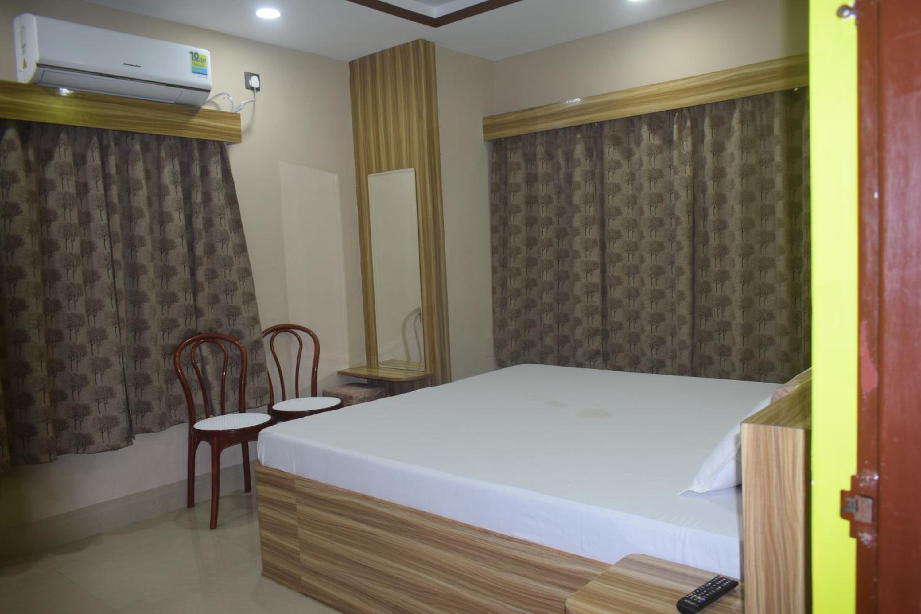 Standard Double or Twin Room - Photo 1