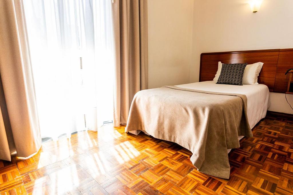 Twin Room with Balcony - Photo 7