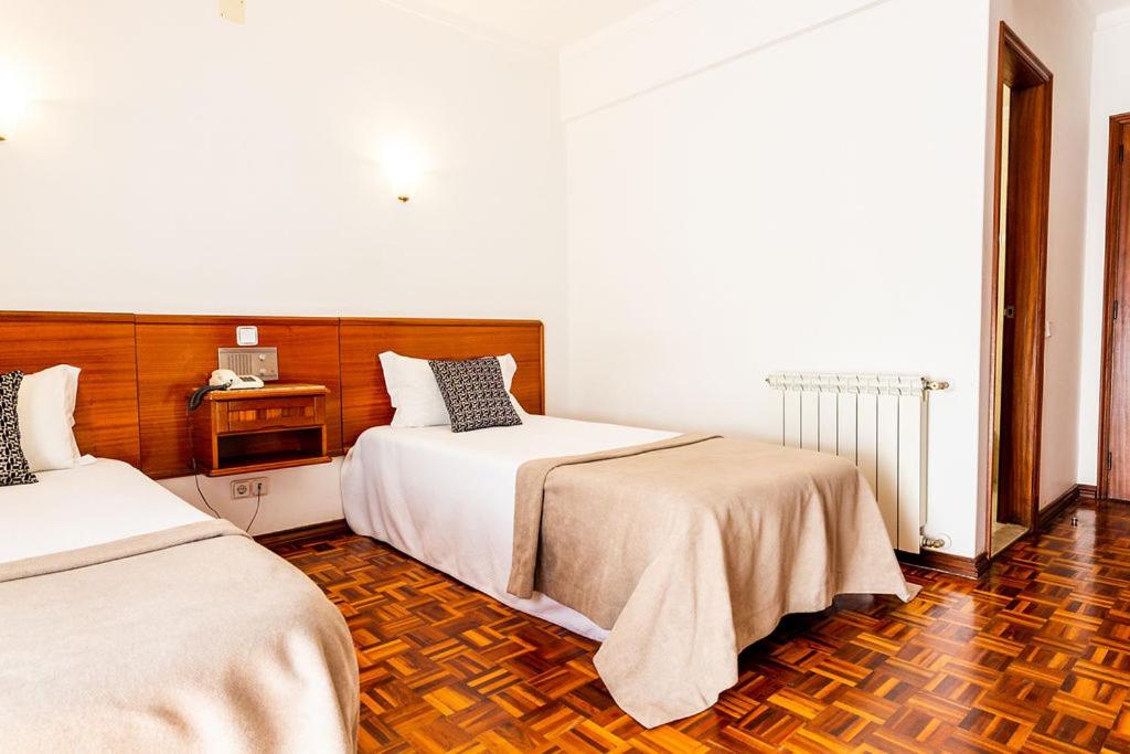 Twin Room with Balcony - Photo 3