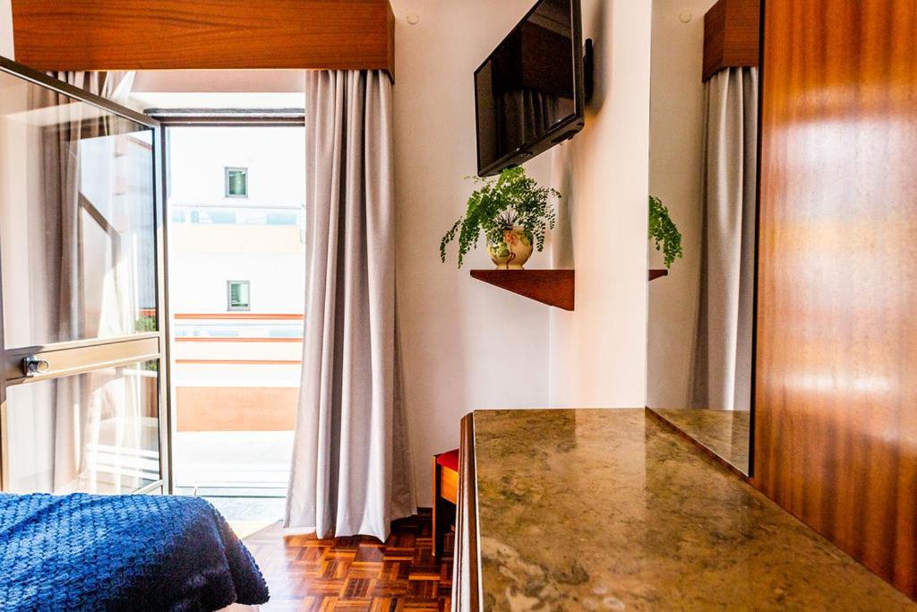 Twin Room with Balcony - Photo 4