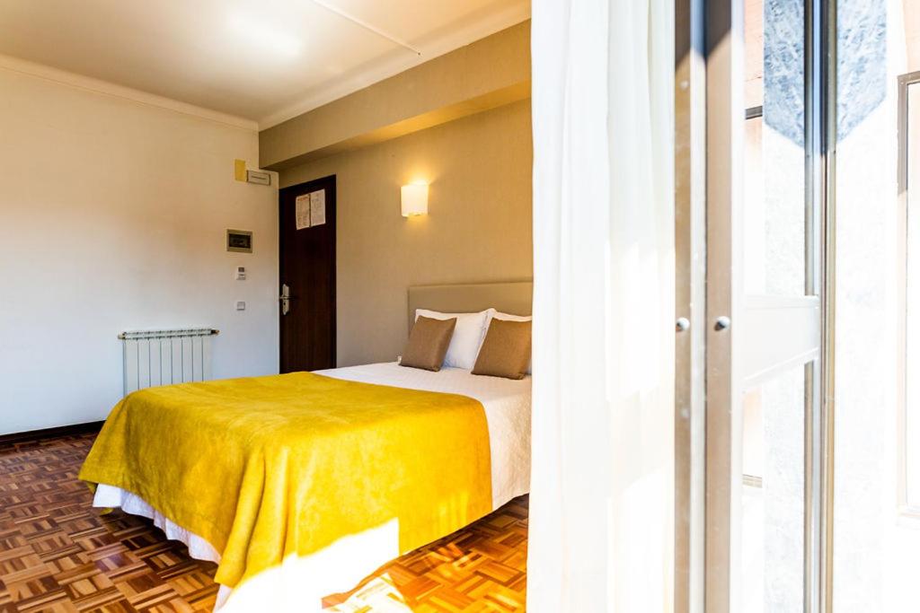Double Room with Balcony - Photo 5