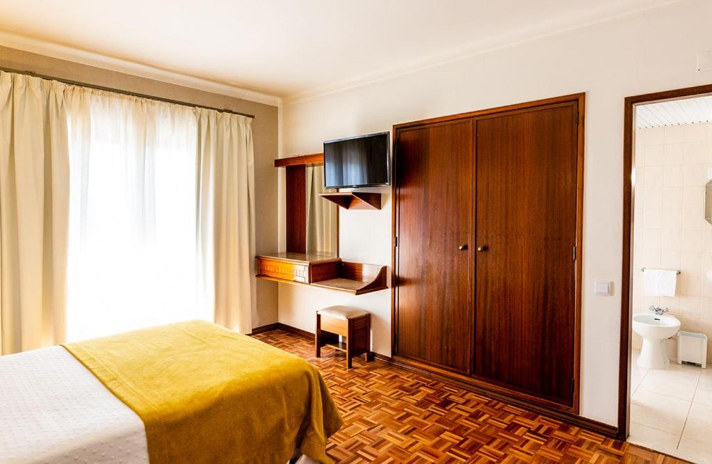Double Room with Balcony - Photo 6