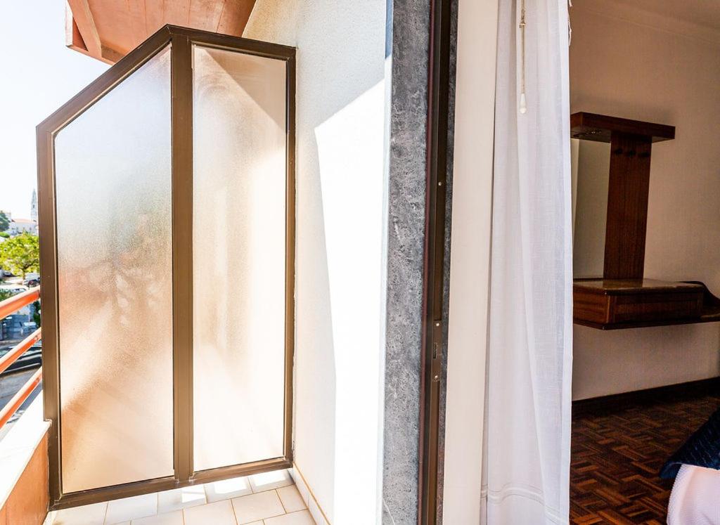 Double Room with Balcony - Photo 9