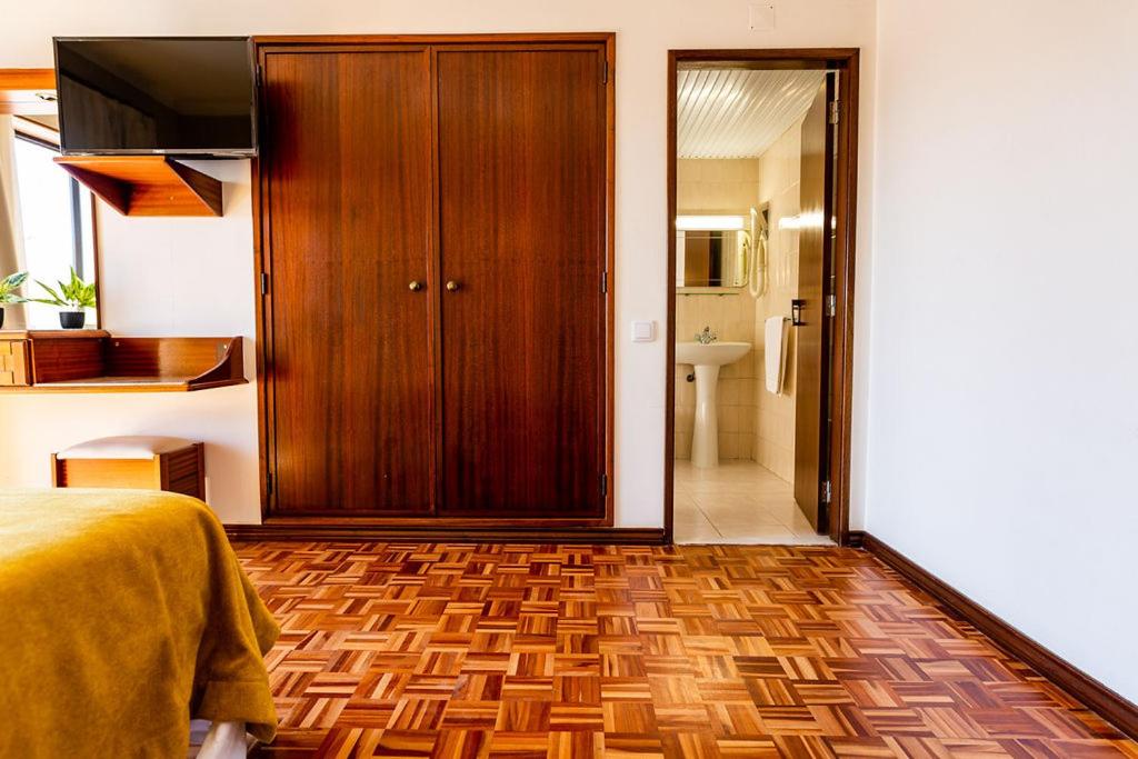 Double Room with Balcony - Photo 10