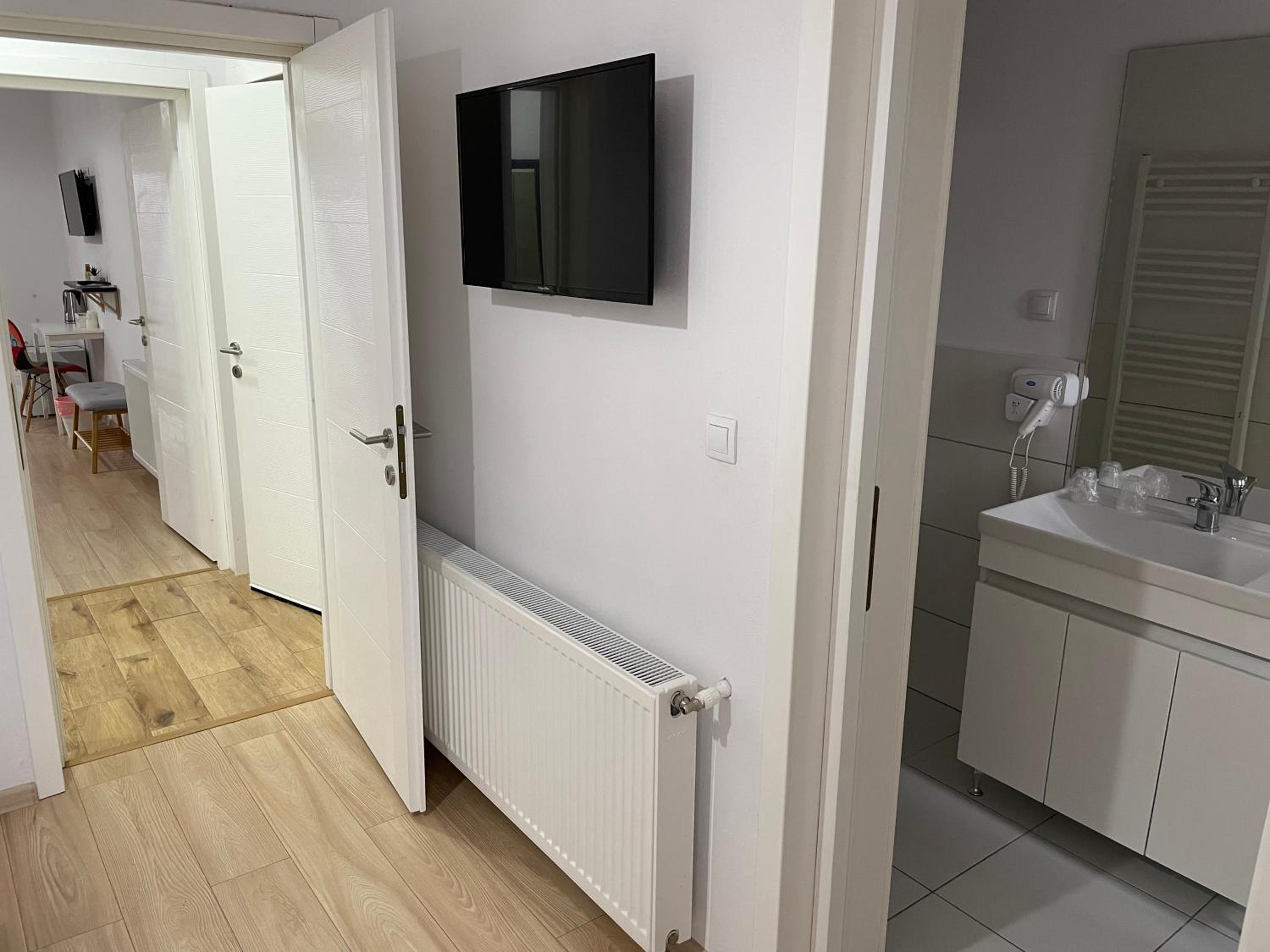 Two-Bedroom Apartment - Photo 6