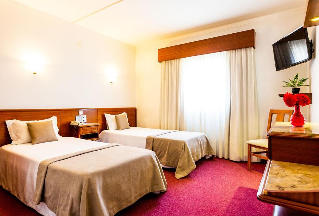 Twin Room - Photo 3