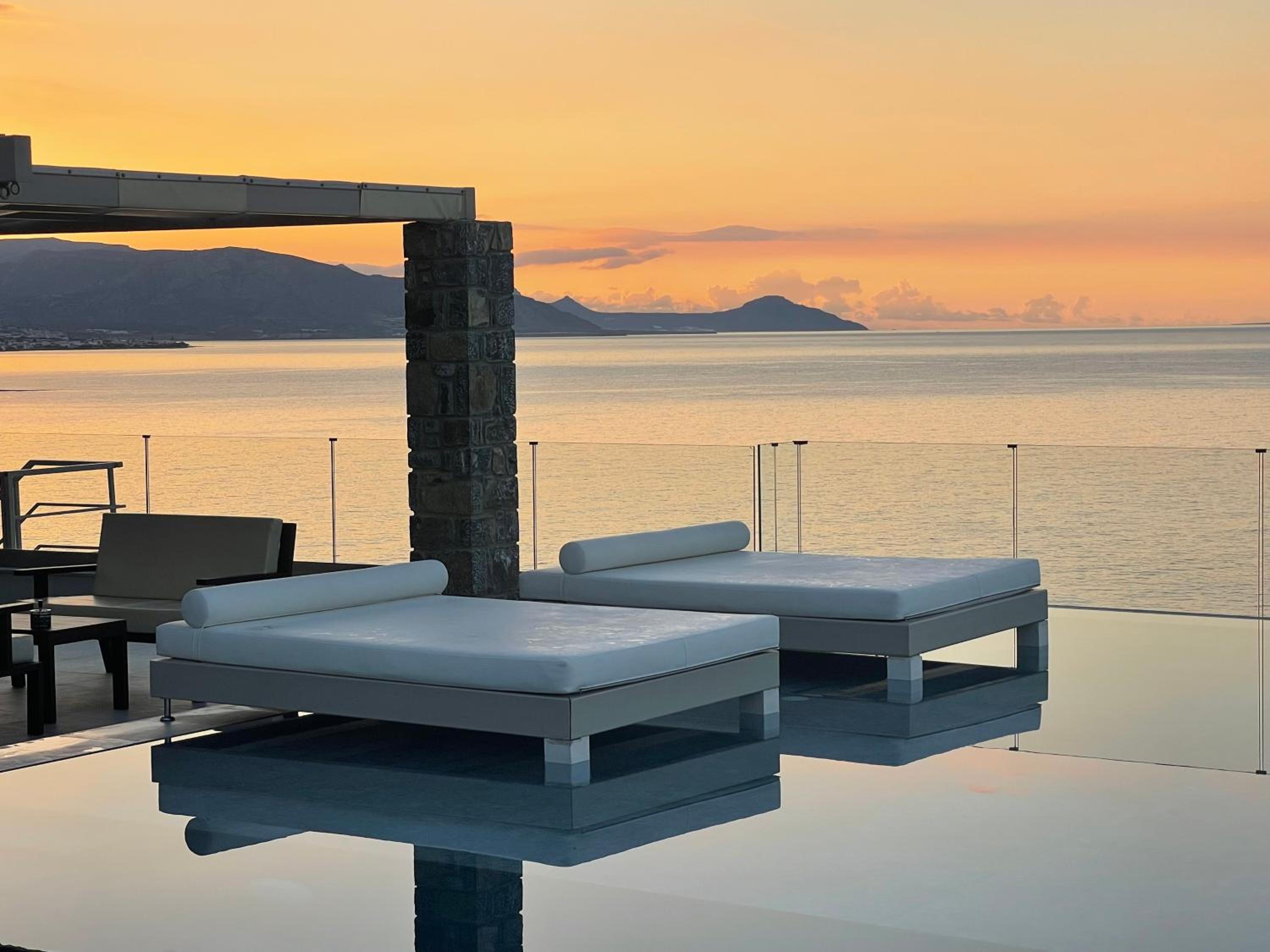 One-Bedroom Apartment with Sea View and Terrace photo 2