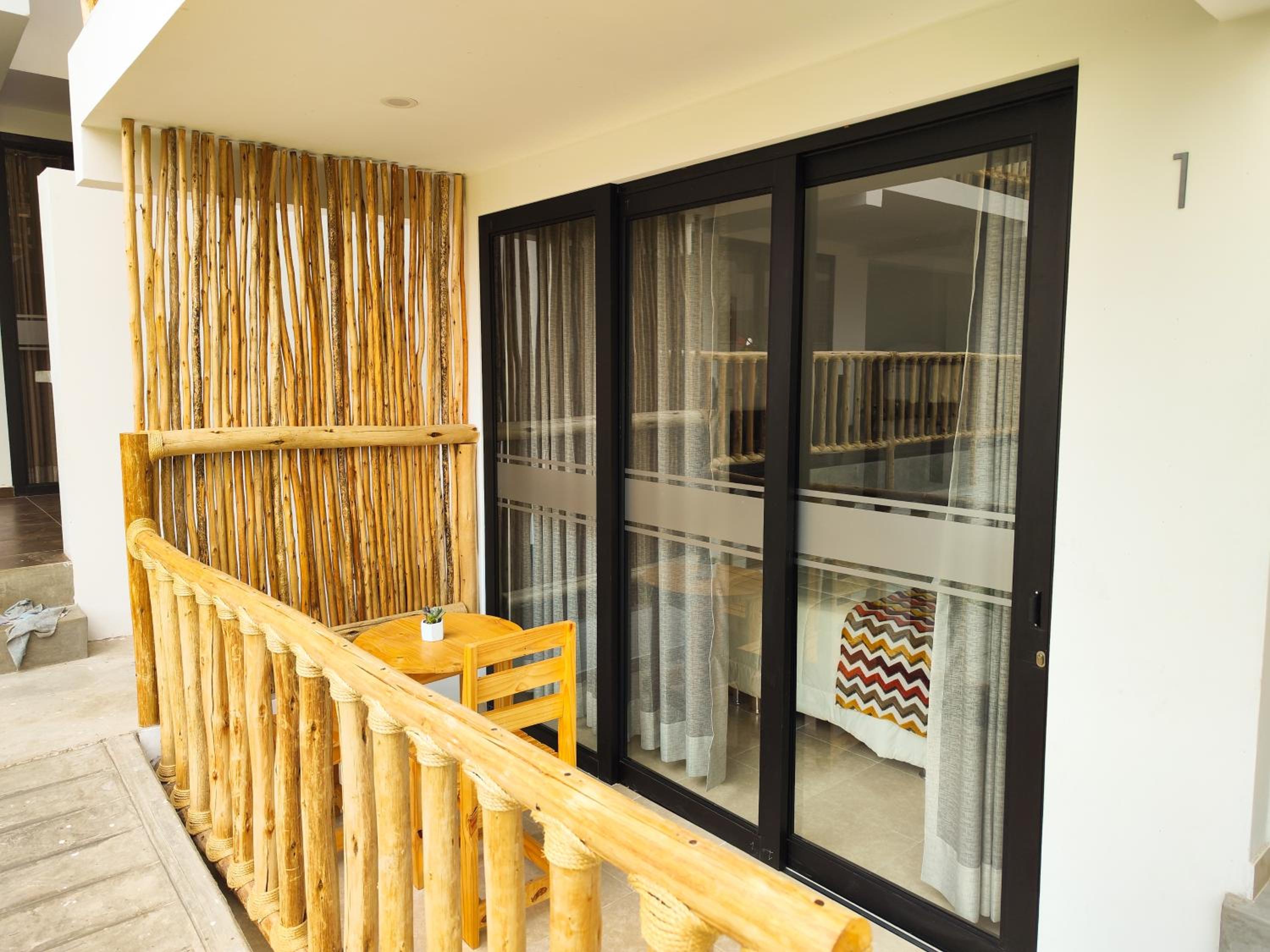 Quadruple Room with Balcony - Photo 4
