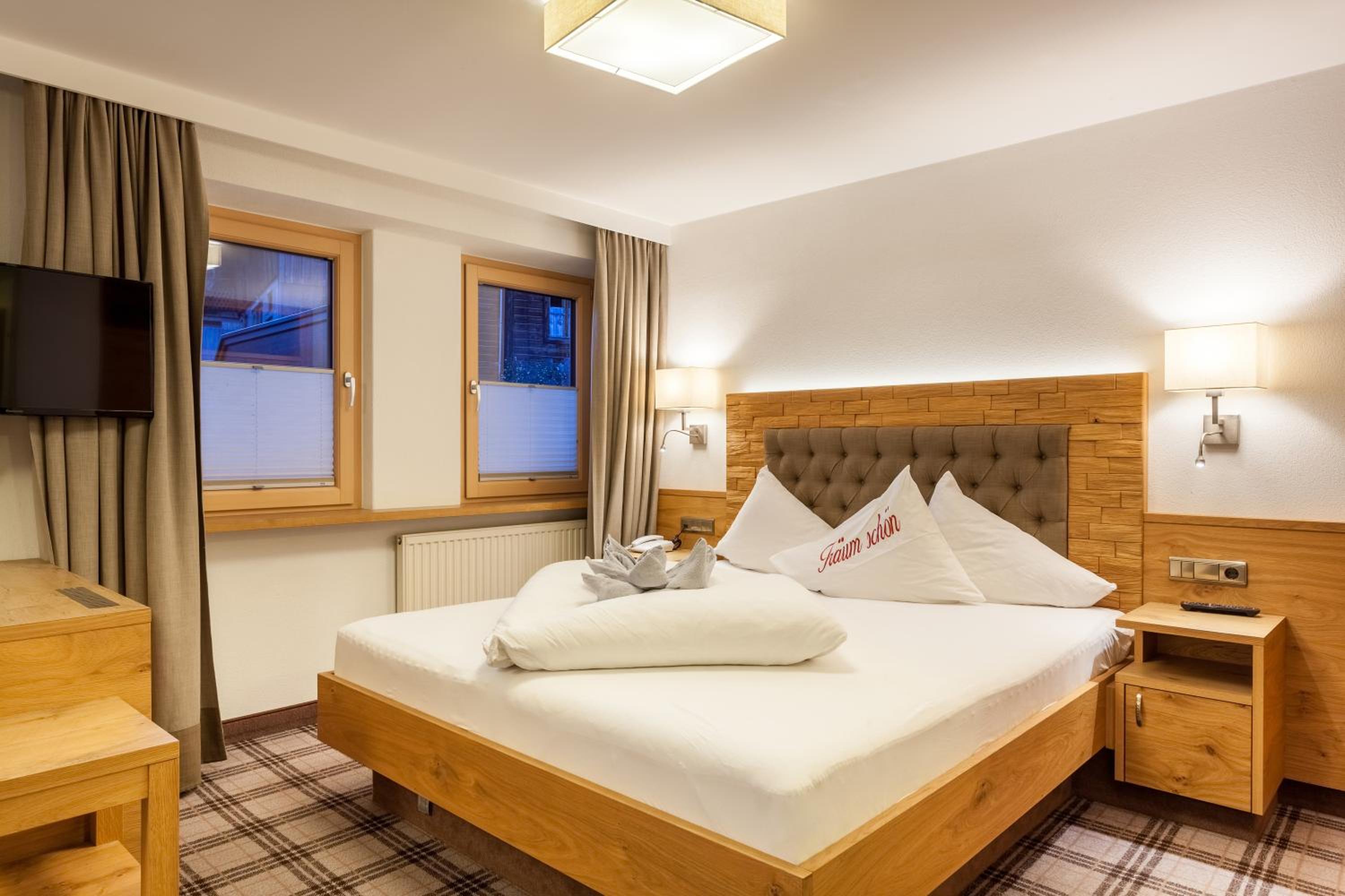 Deluxe Double Room with Balcony or Terrace photo 1