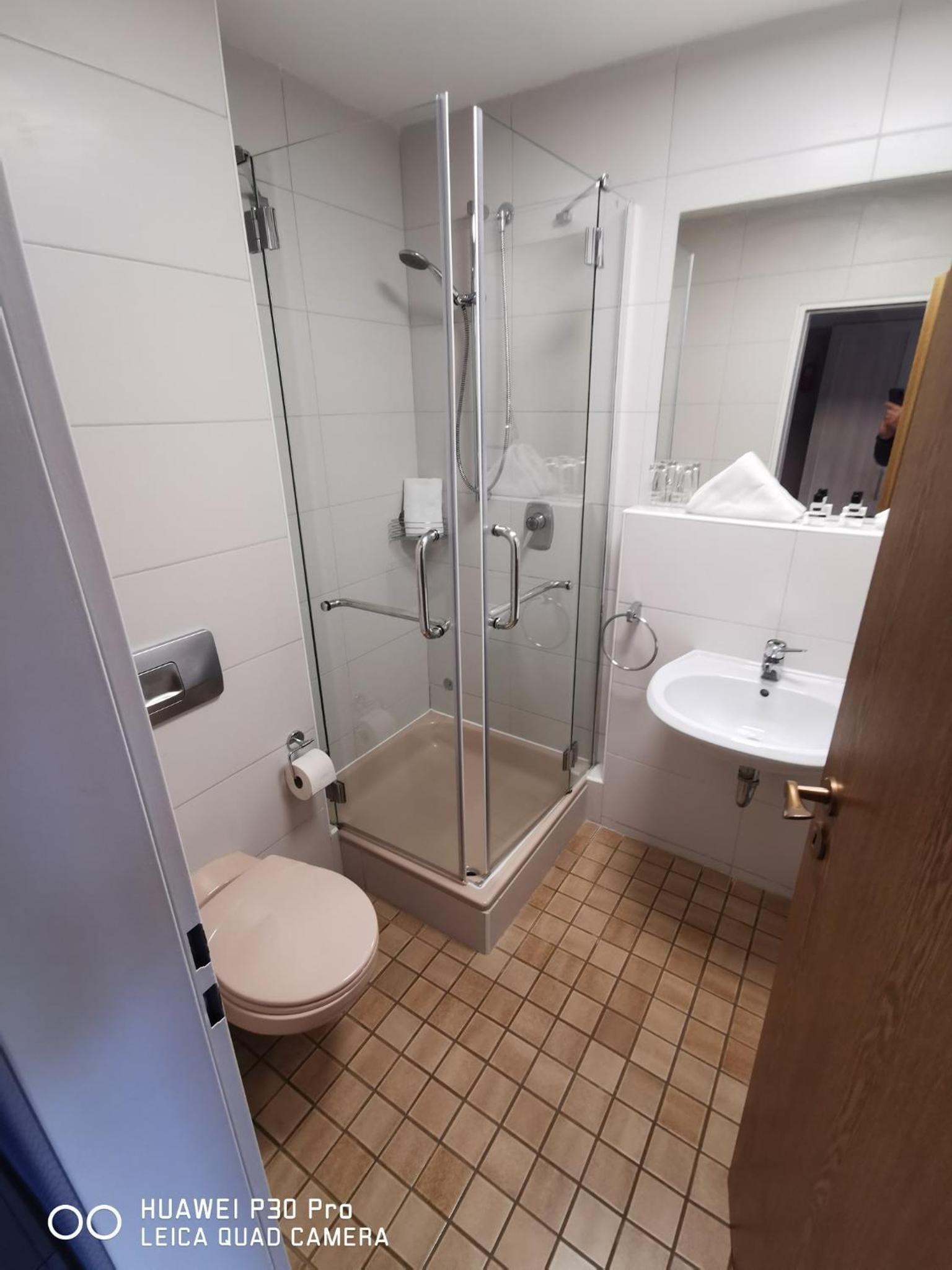 Single Room with Private Bathroom photo 3