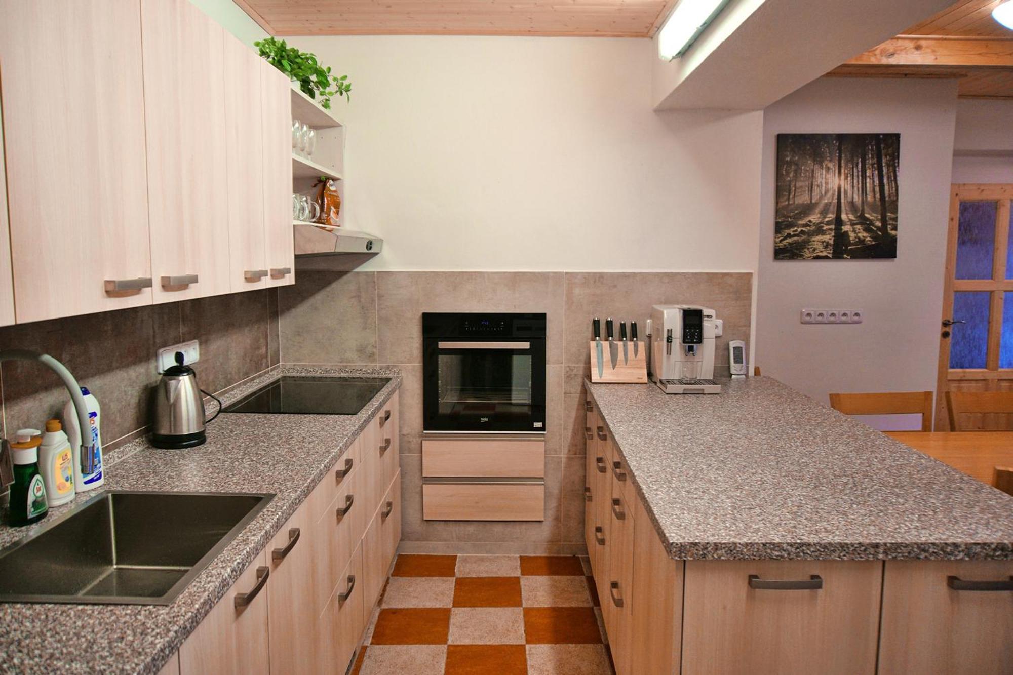 Seven-Bedroom House photo 2
