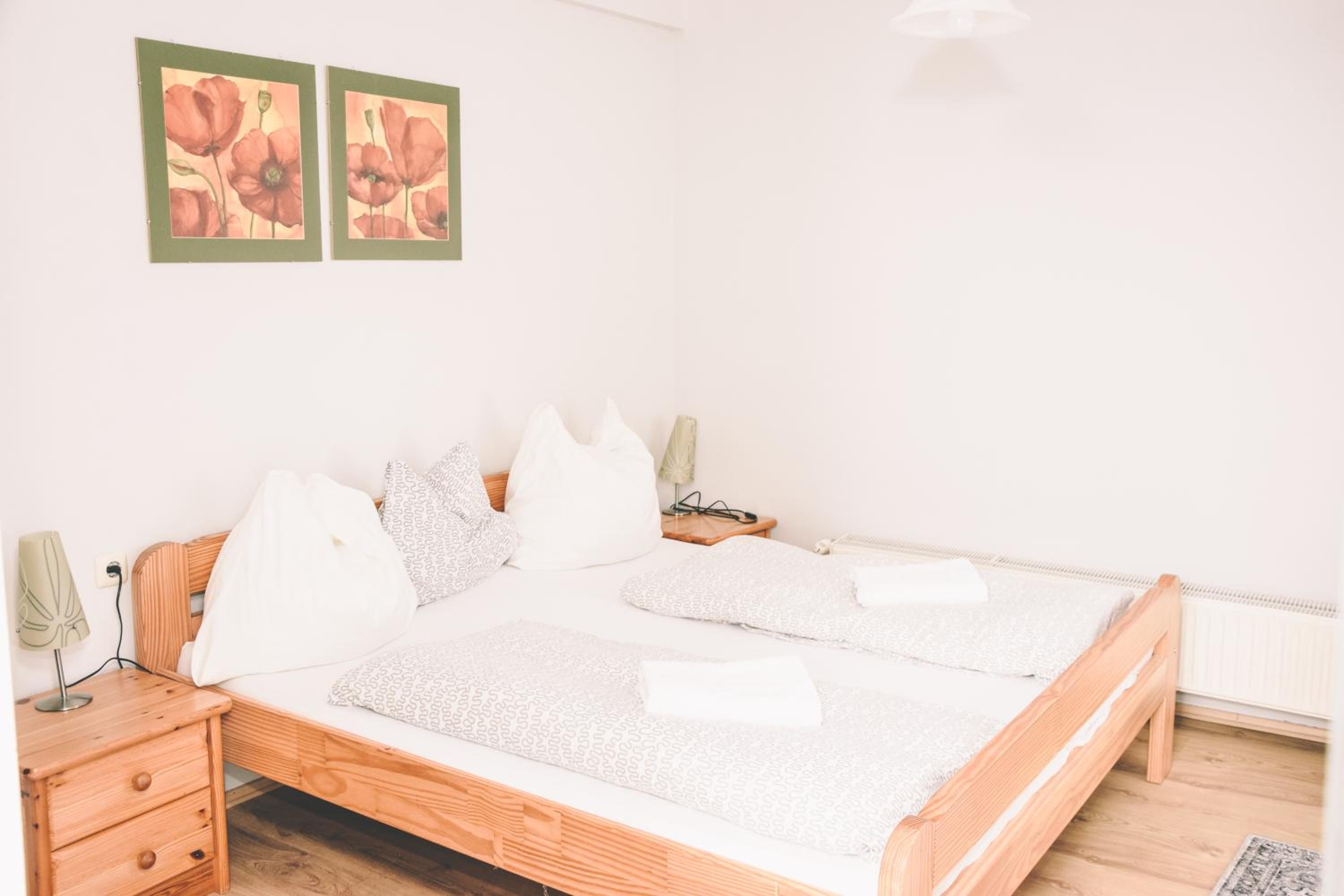 Economy Triple Room - Photo 6