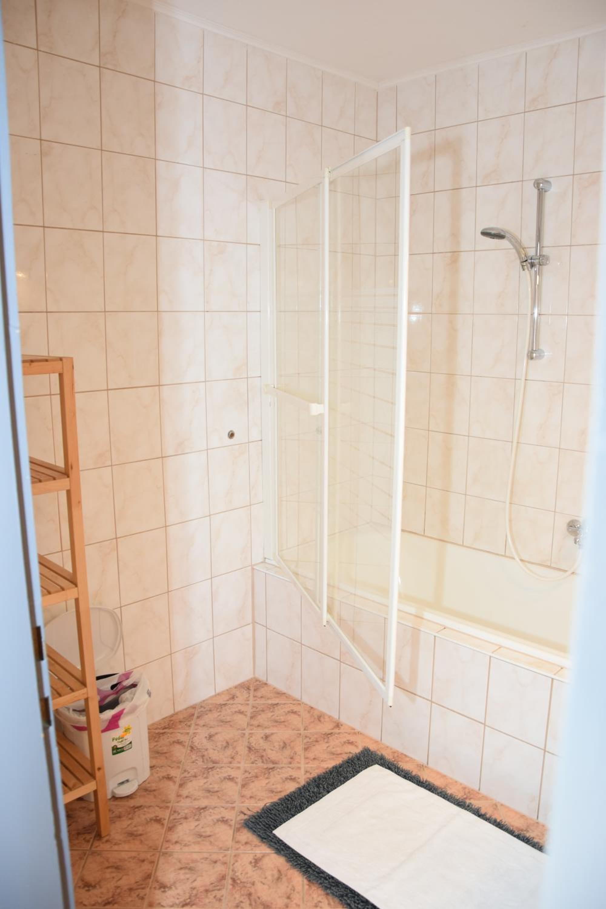 Deluxe Double Room with Bath - Photo 7
