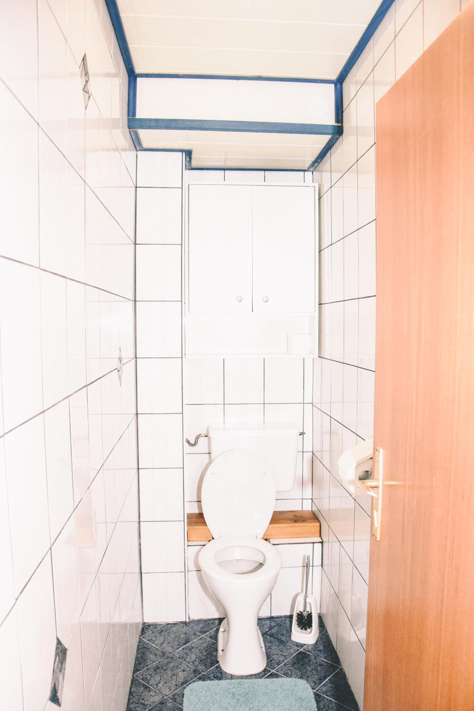 Deluxe Double Room with Bath - Photo 9