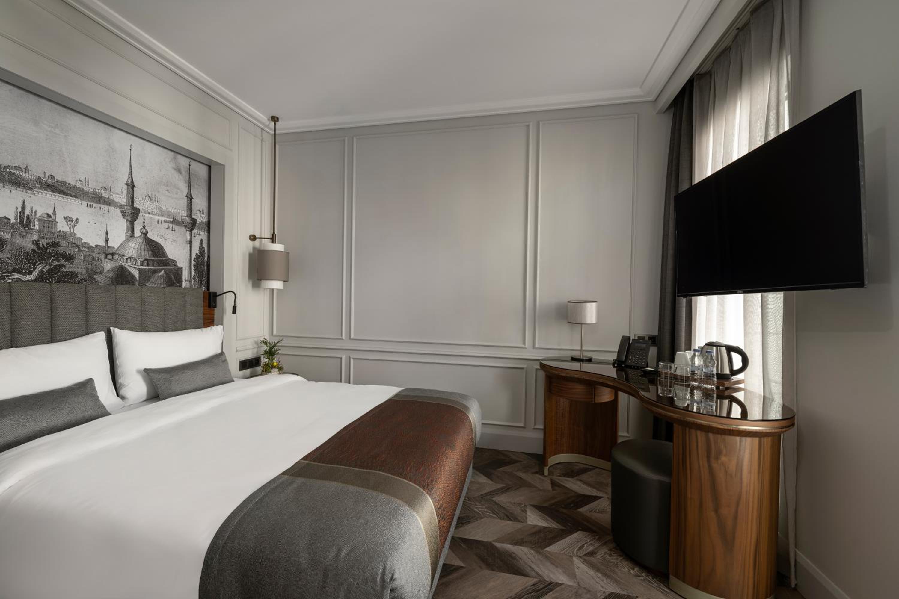 Deluxe Double Room with Balcony photo 3