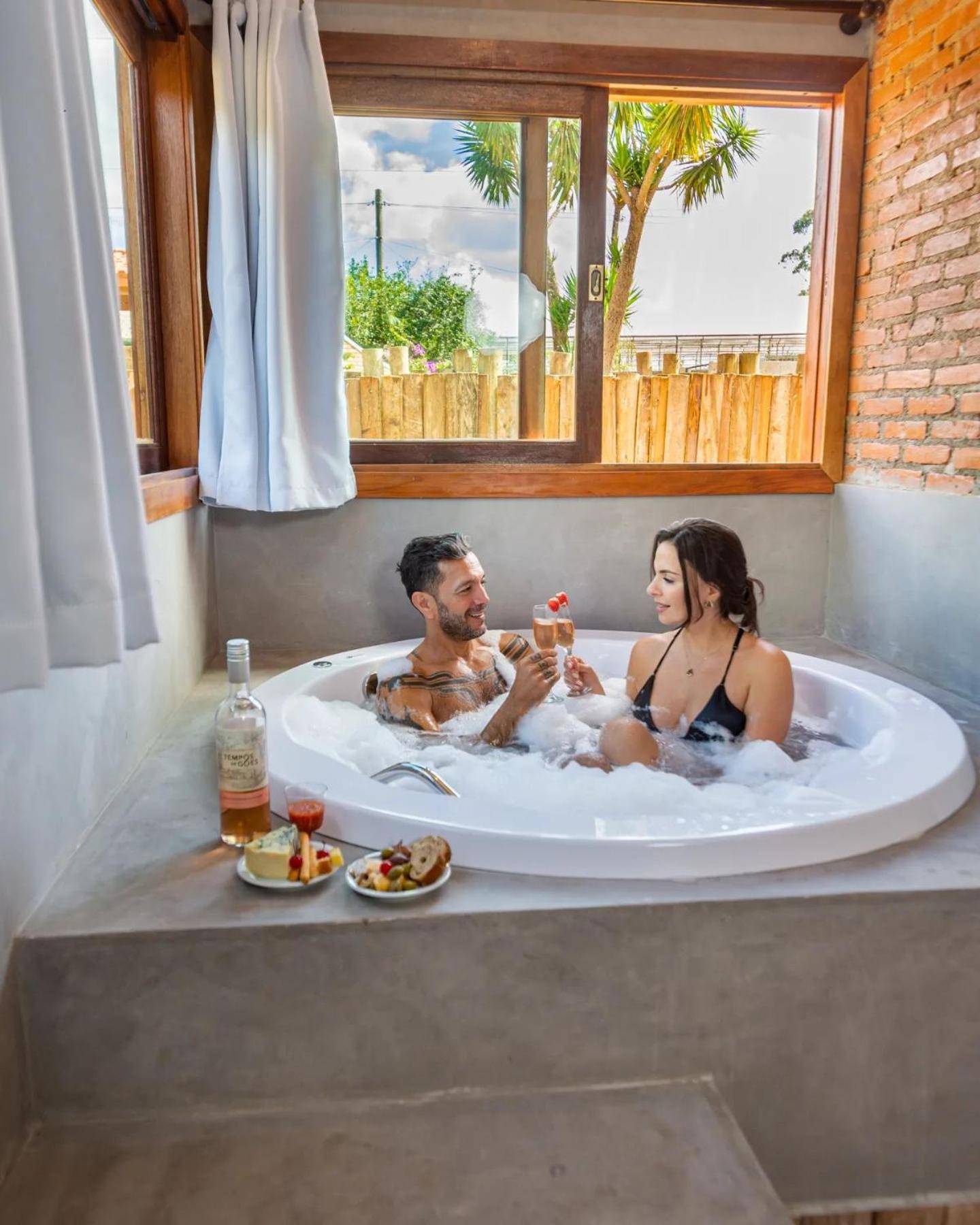 Deluxe Suite with Spa Bath photo 2