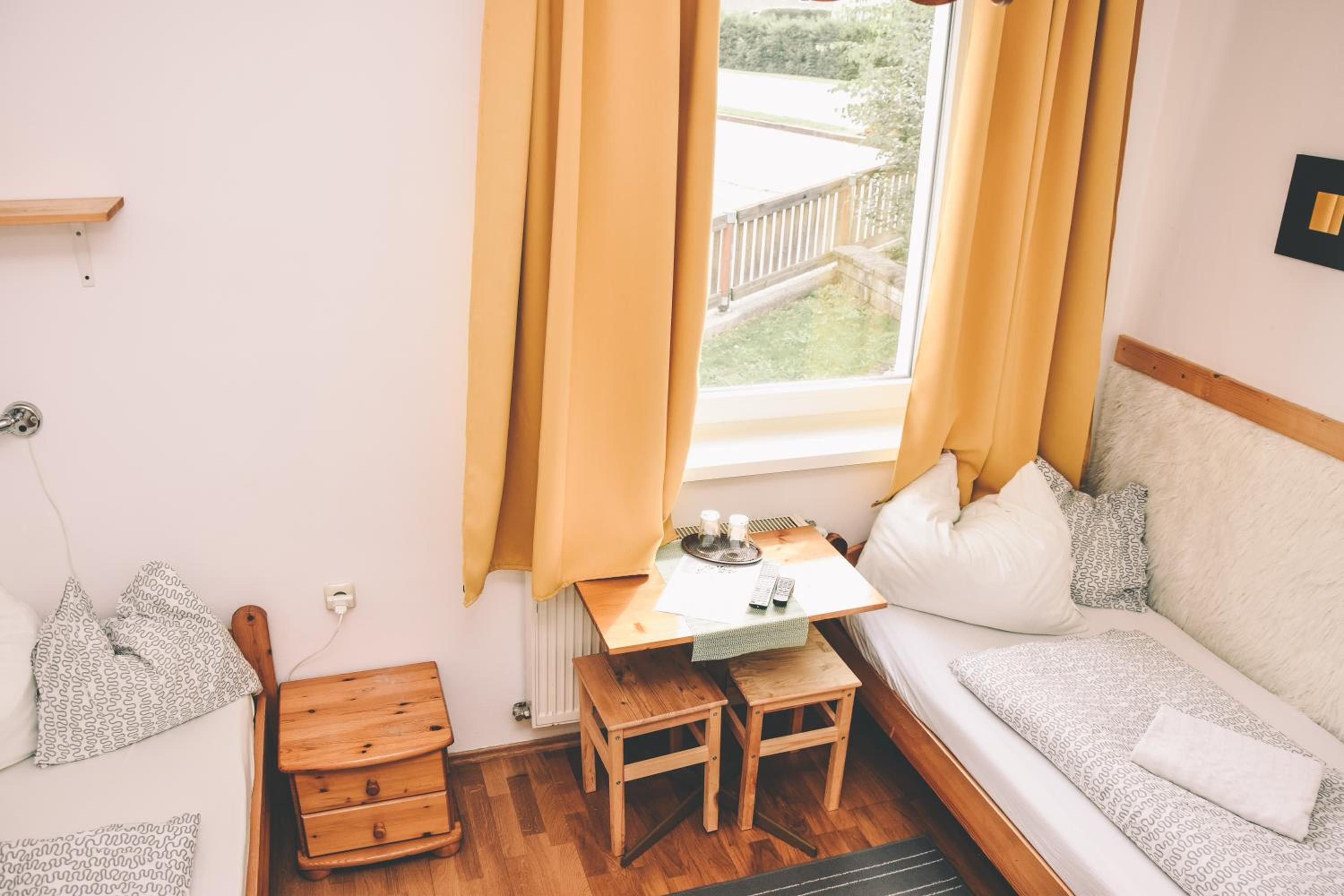 Small Twin Room photo 2