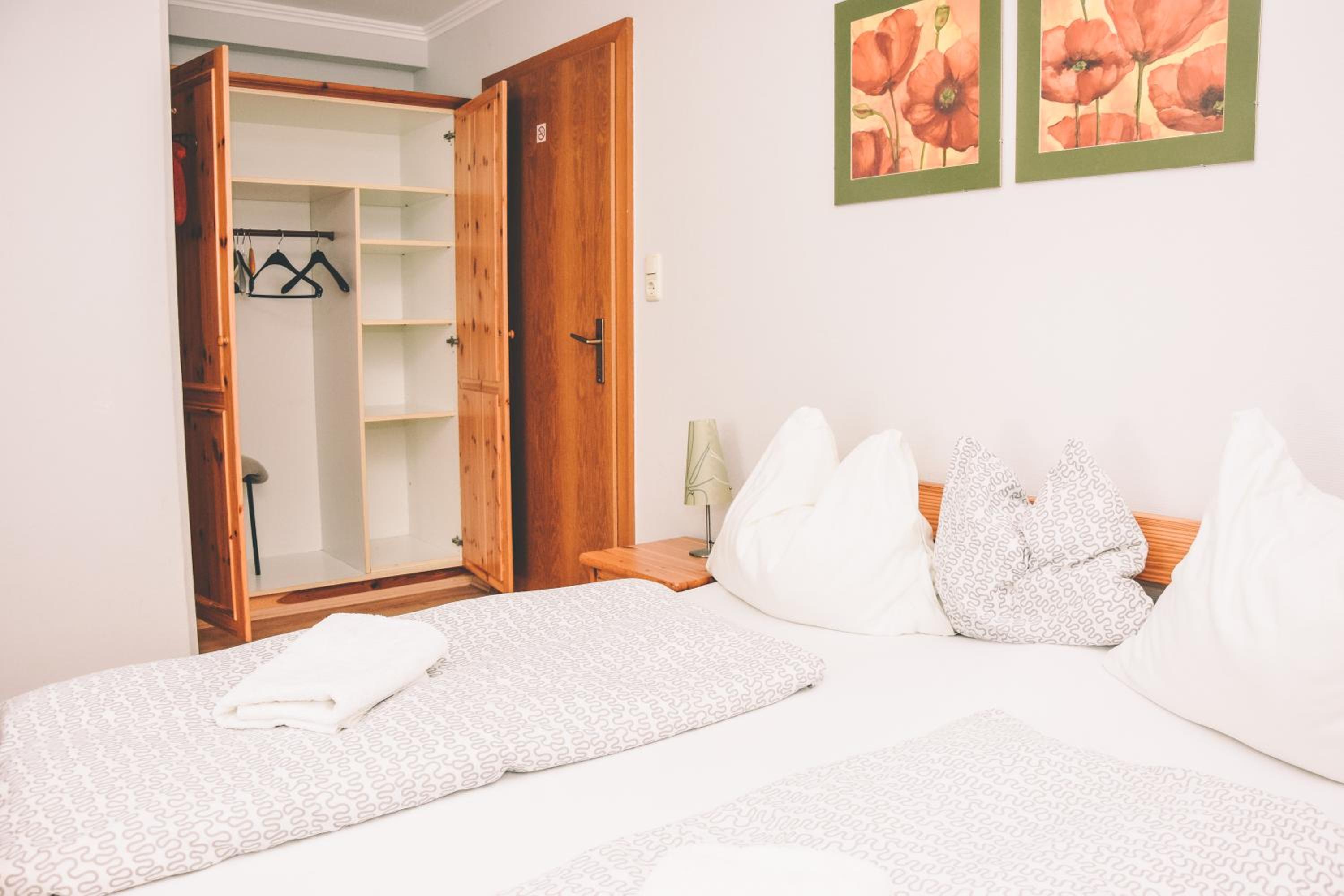 Economy Triple Room - Photo 3