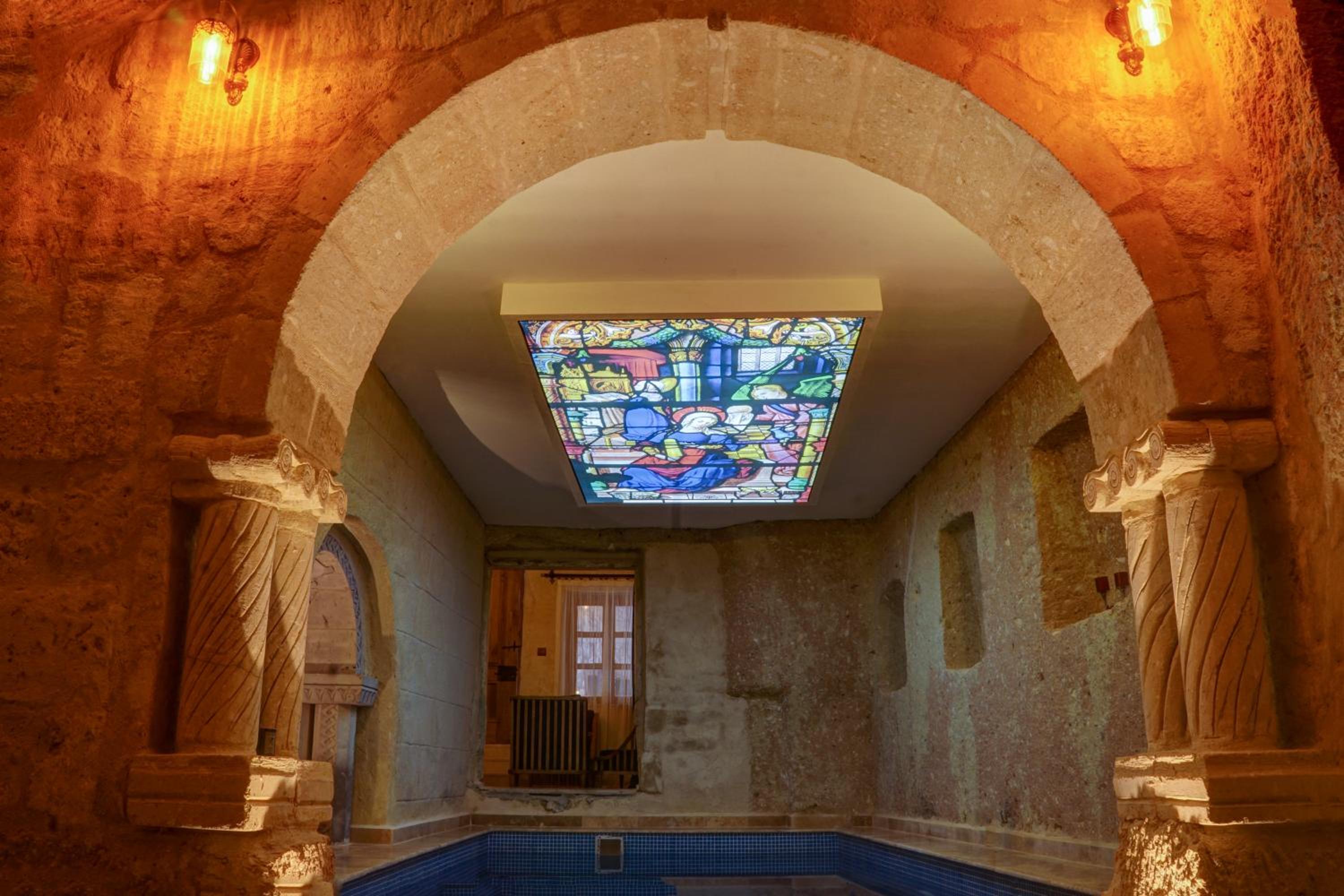 Suite with Private Pool - Photo 10