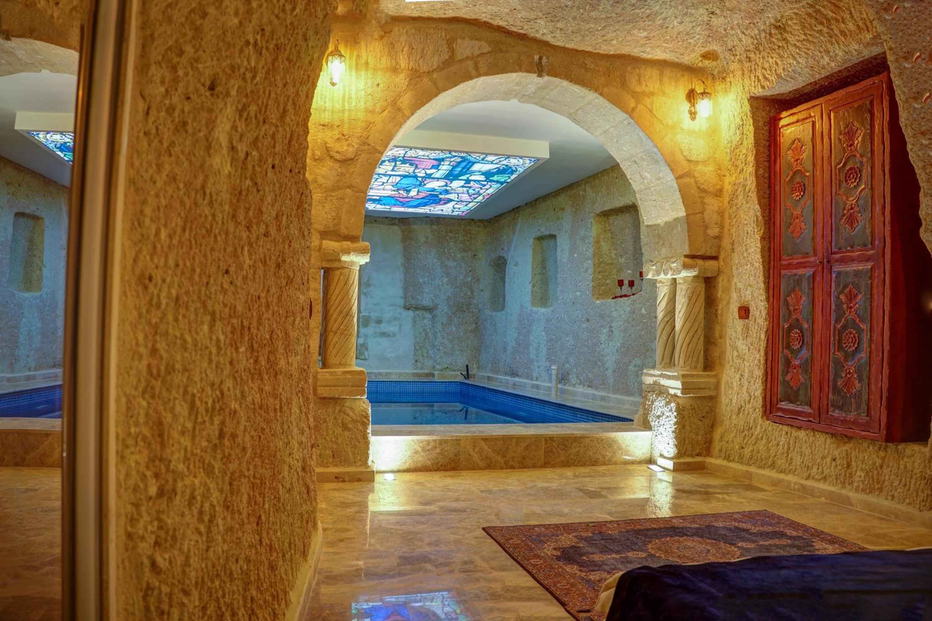 Suite with Private Pool - Photo 9