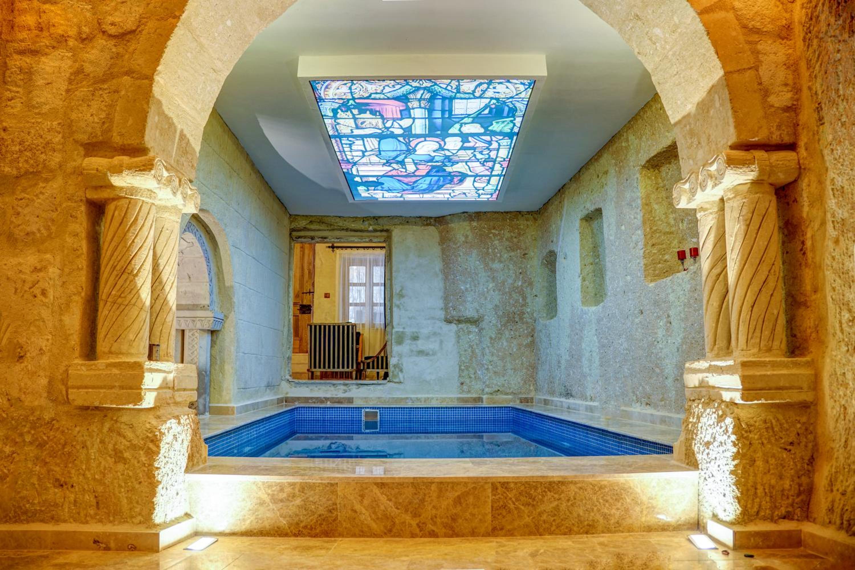 Suite with Private Pool - Photo 18