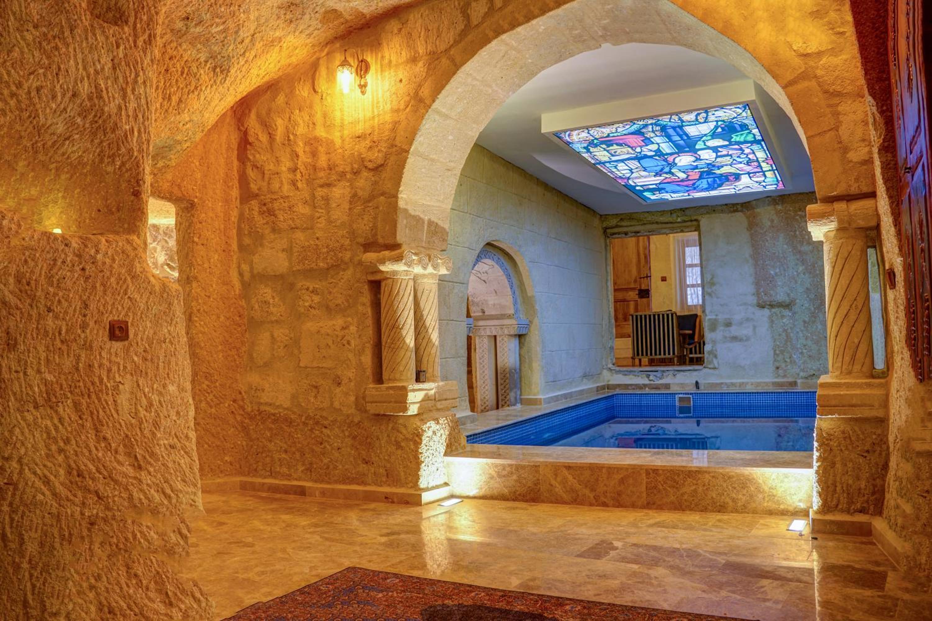 Suite with Private Pool - Photo 11