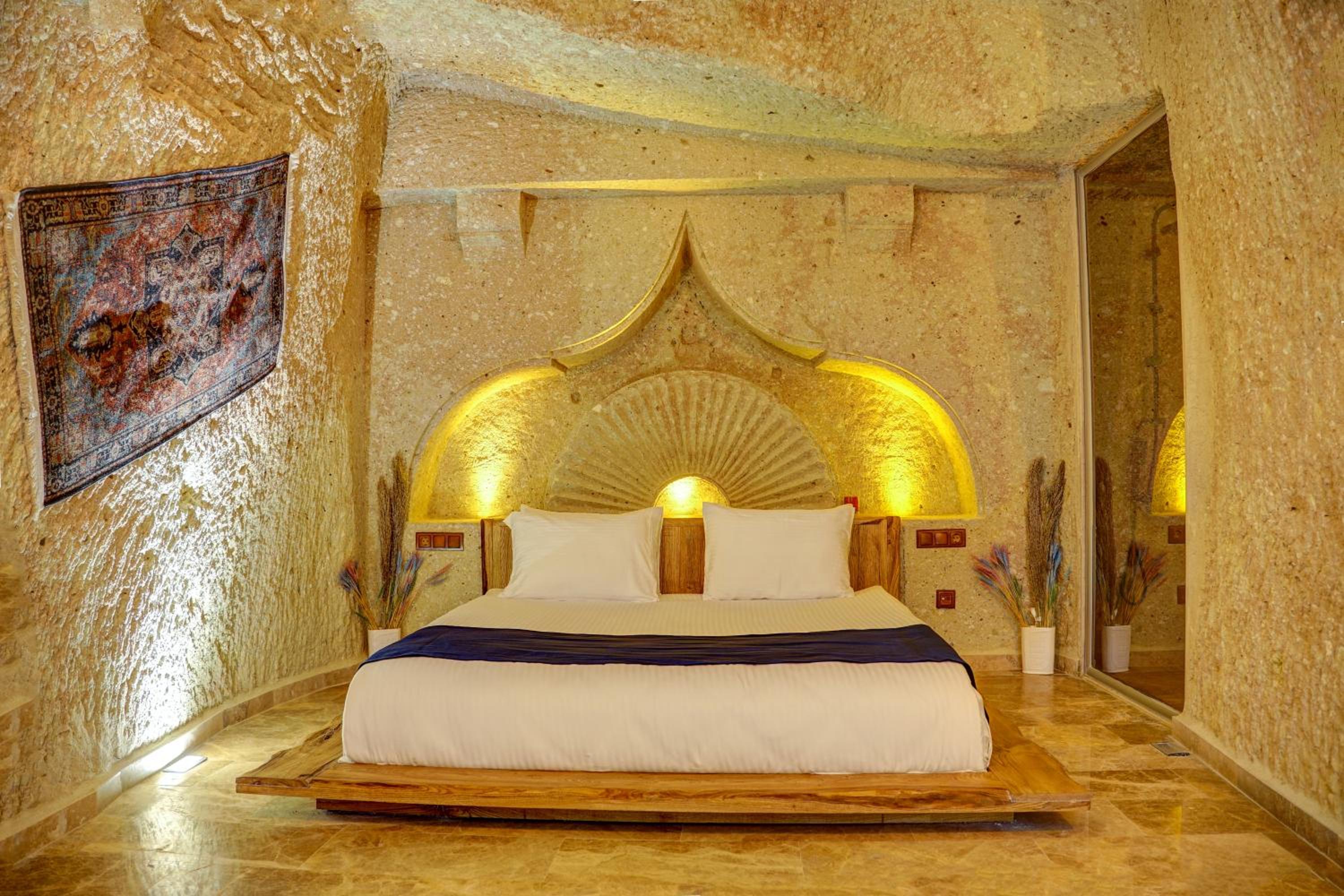 Suite with Private Pool - Photo 14