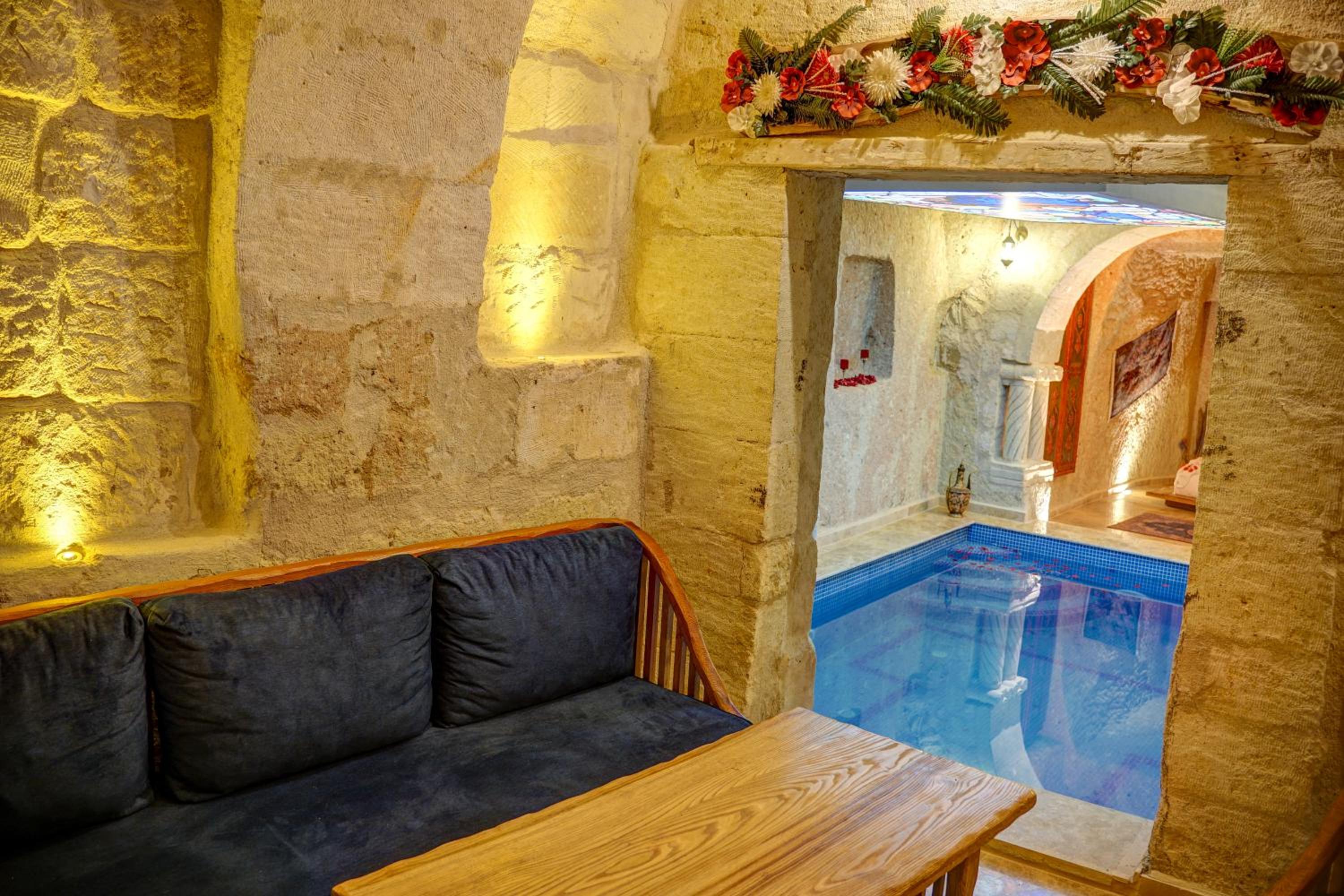 Suite with Private Pool - Photo 4