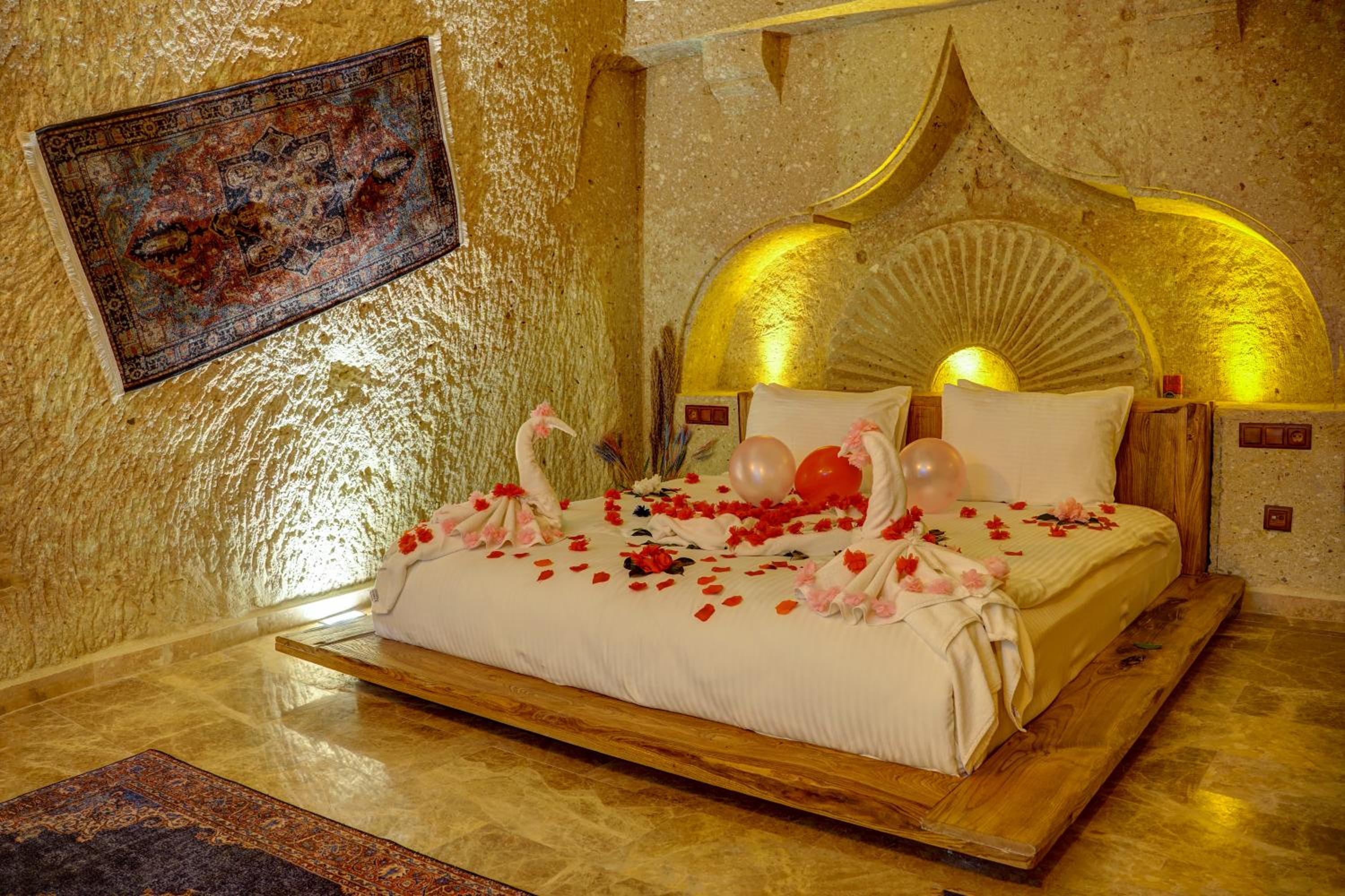 Suite with Private Pool - Photo 16