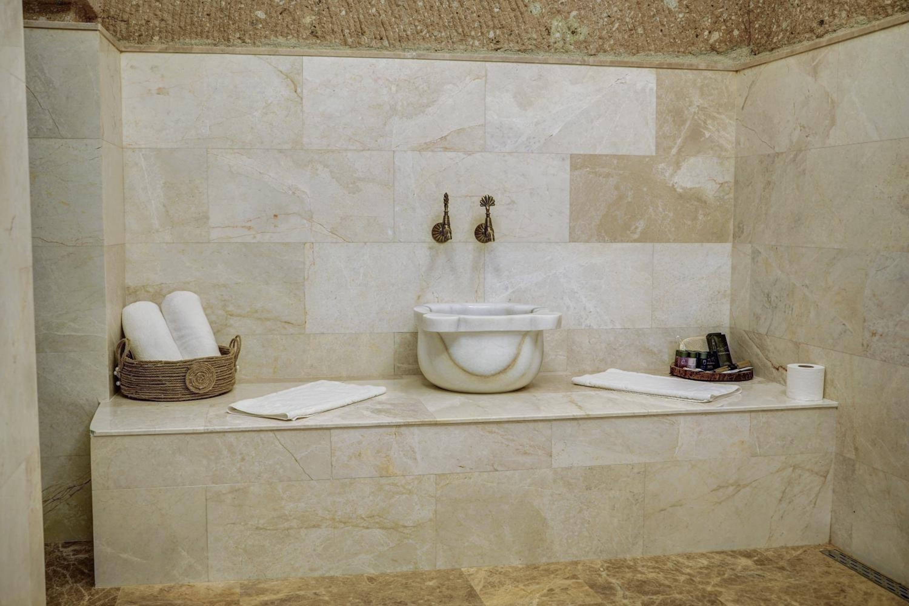 Junior Suite with Private Pool - Photo 9