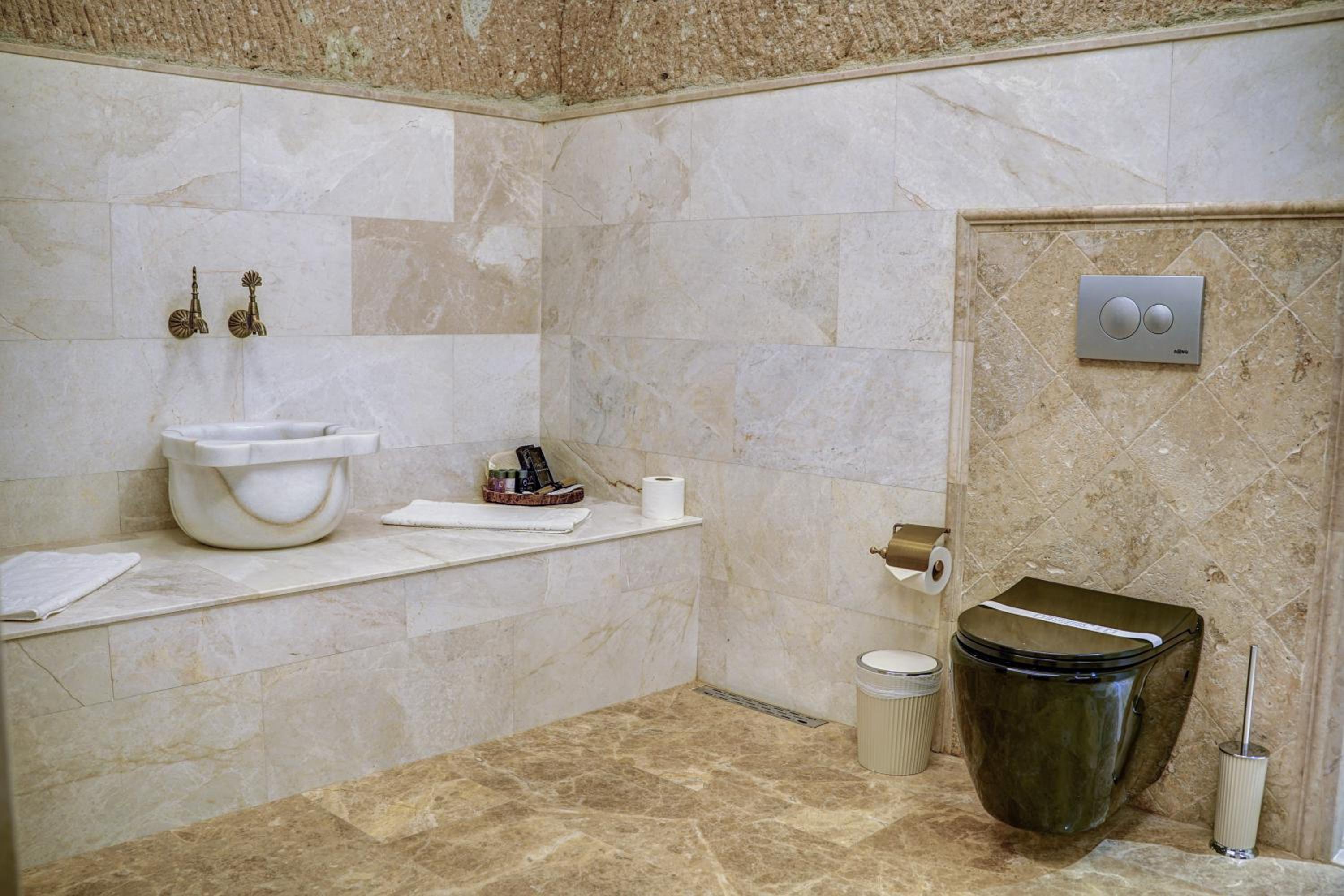Junior Suite with Private Pool - Photo 8