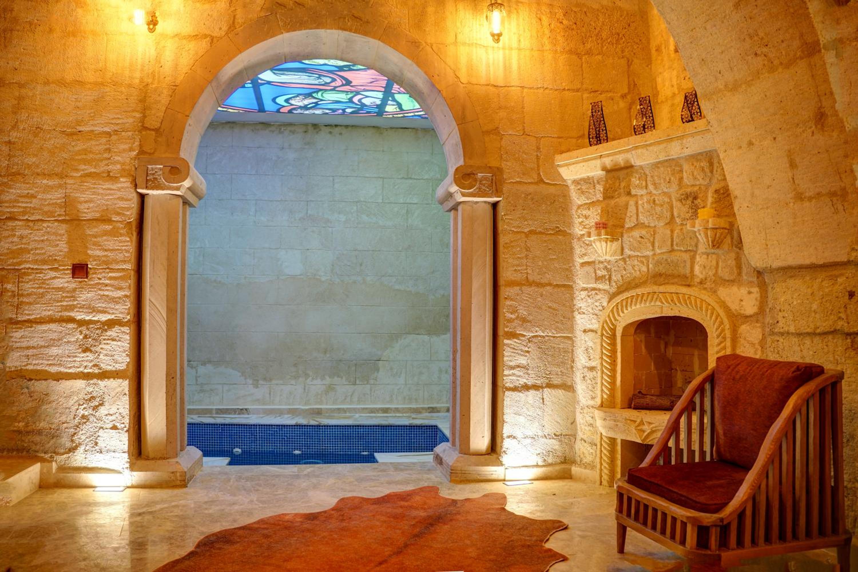 Junior Suite with Private Pool - Photo 13