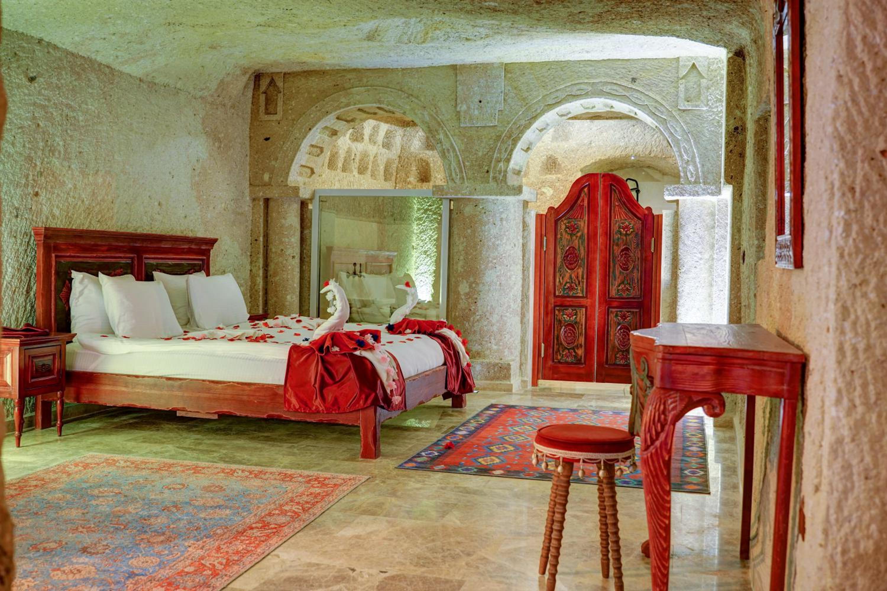 Junior Suite with Private Pool - Photo 18