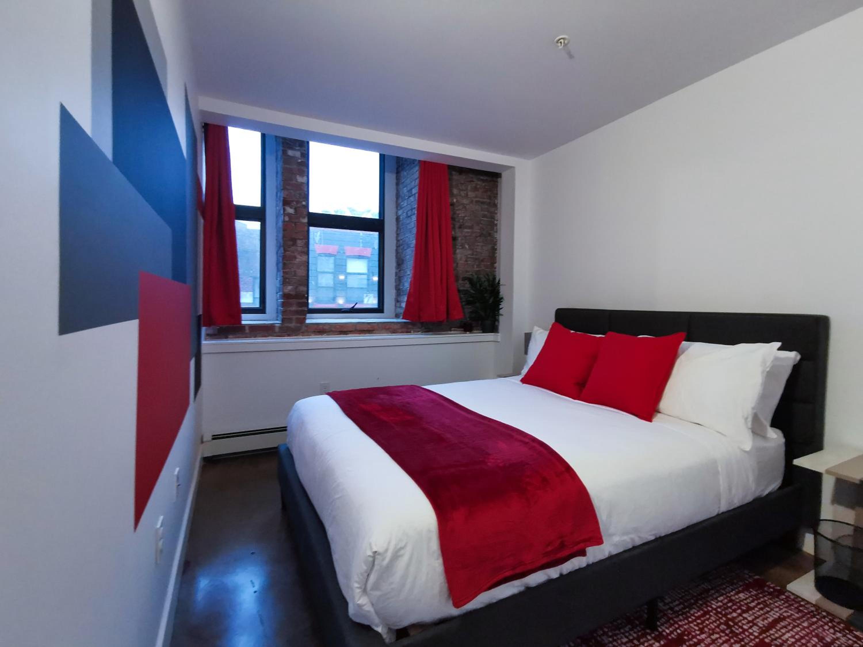 Two-Bedroom Suite - Photo 4