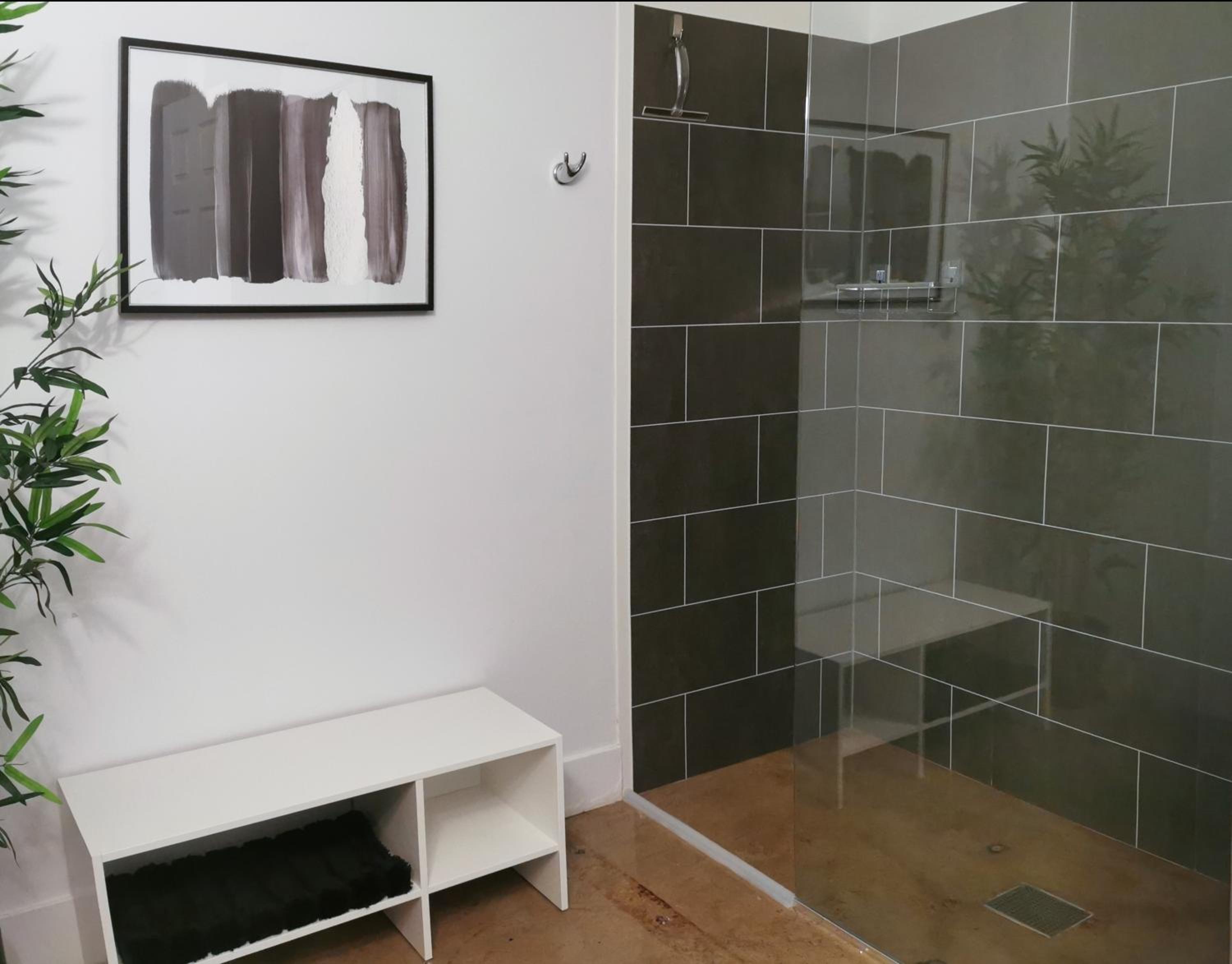 Two-Bedroom Suite - Photo 2