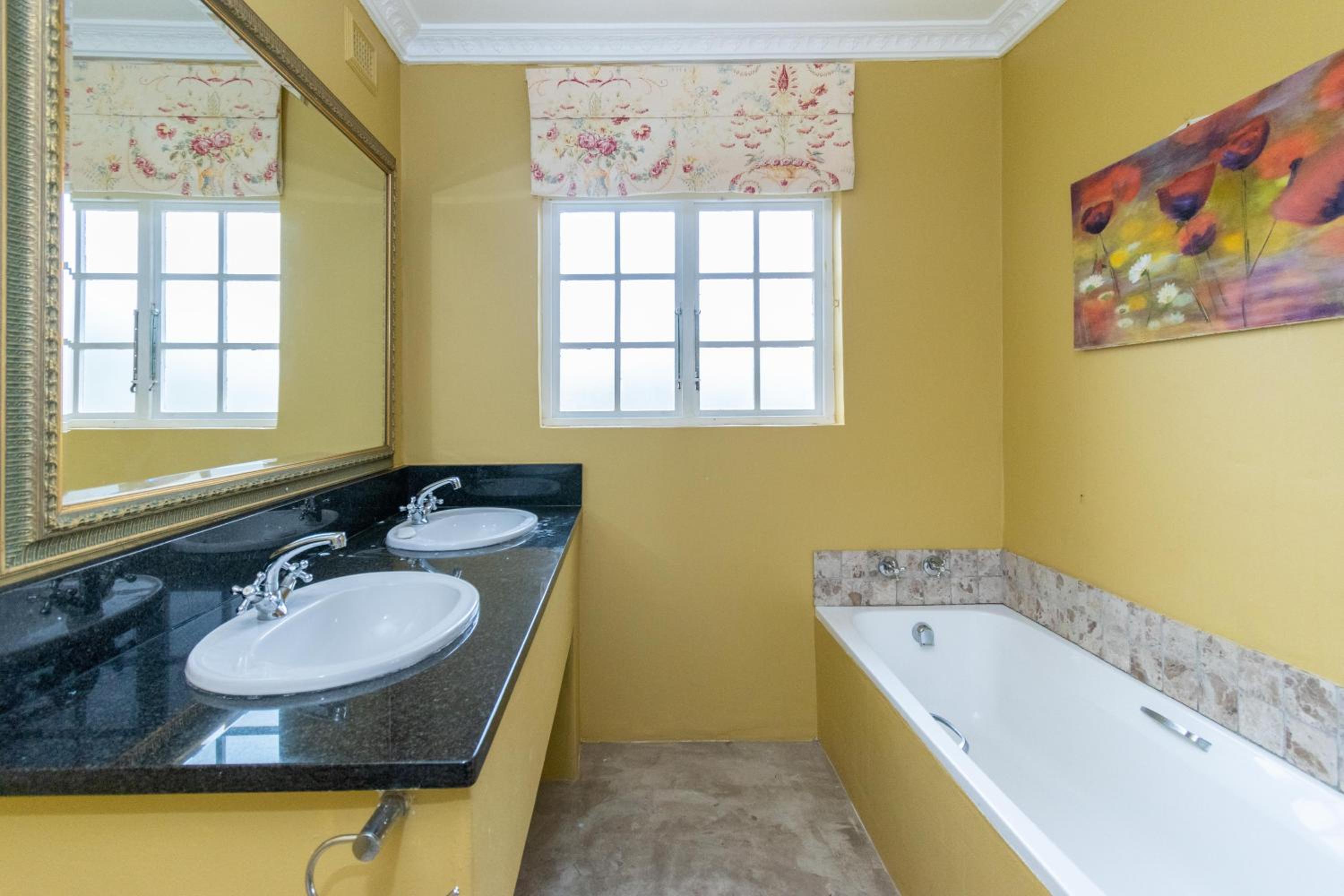 Two-Bedroom Suite - Photo 2