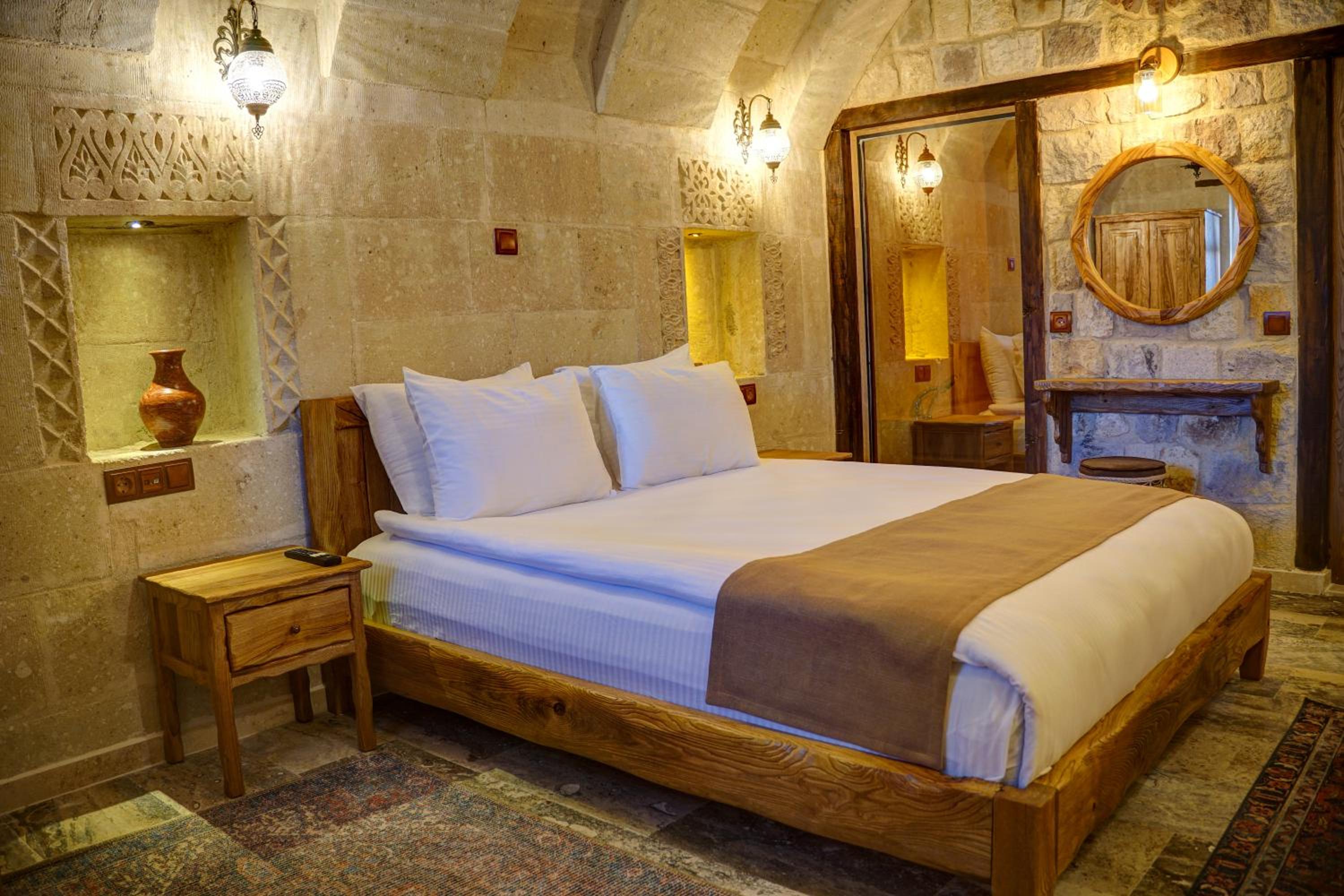 Deluxe Suite with Spa Bath - Photo 1