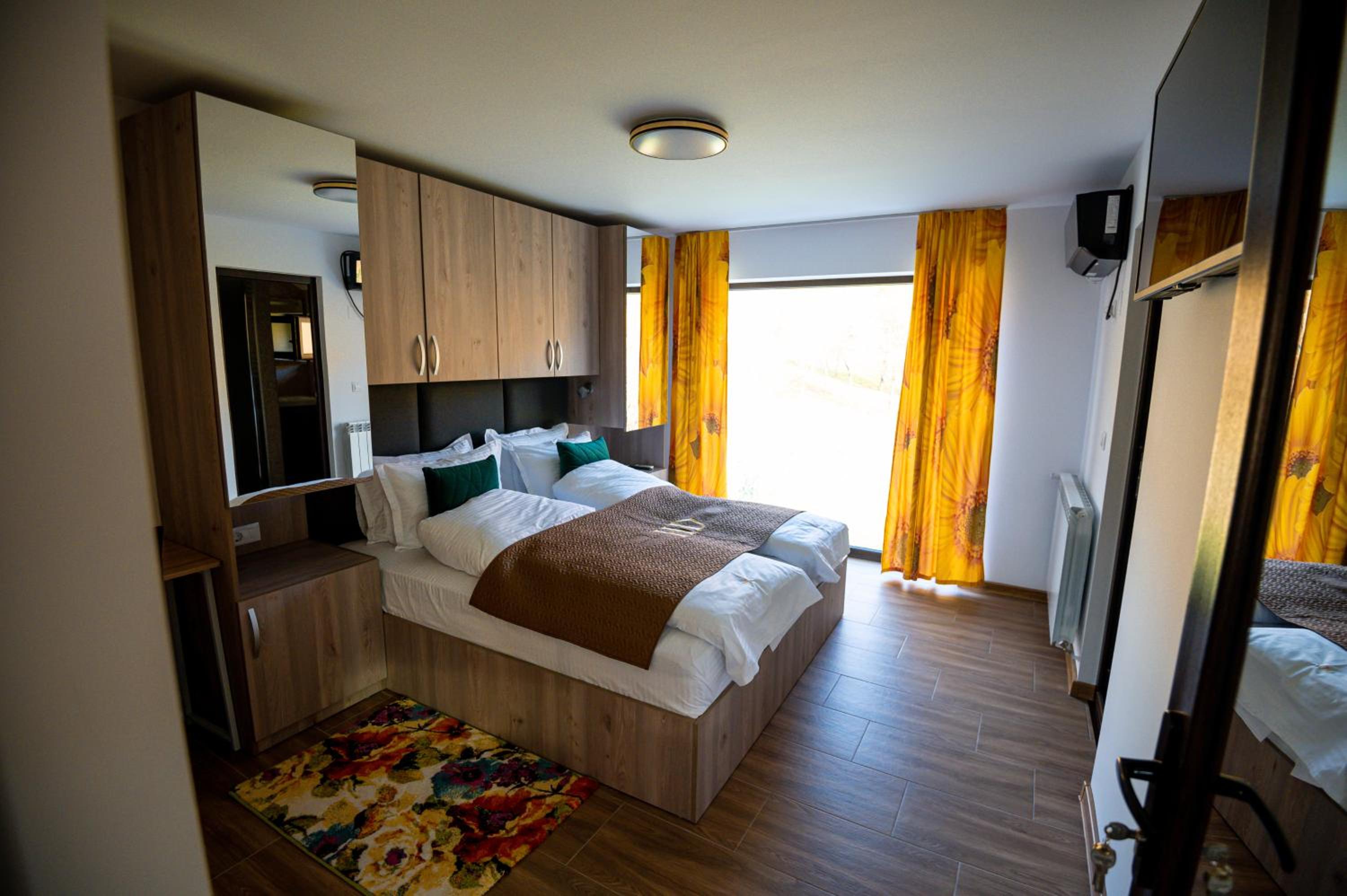 Three-Bedroom House photo 3
