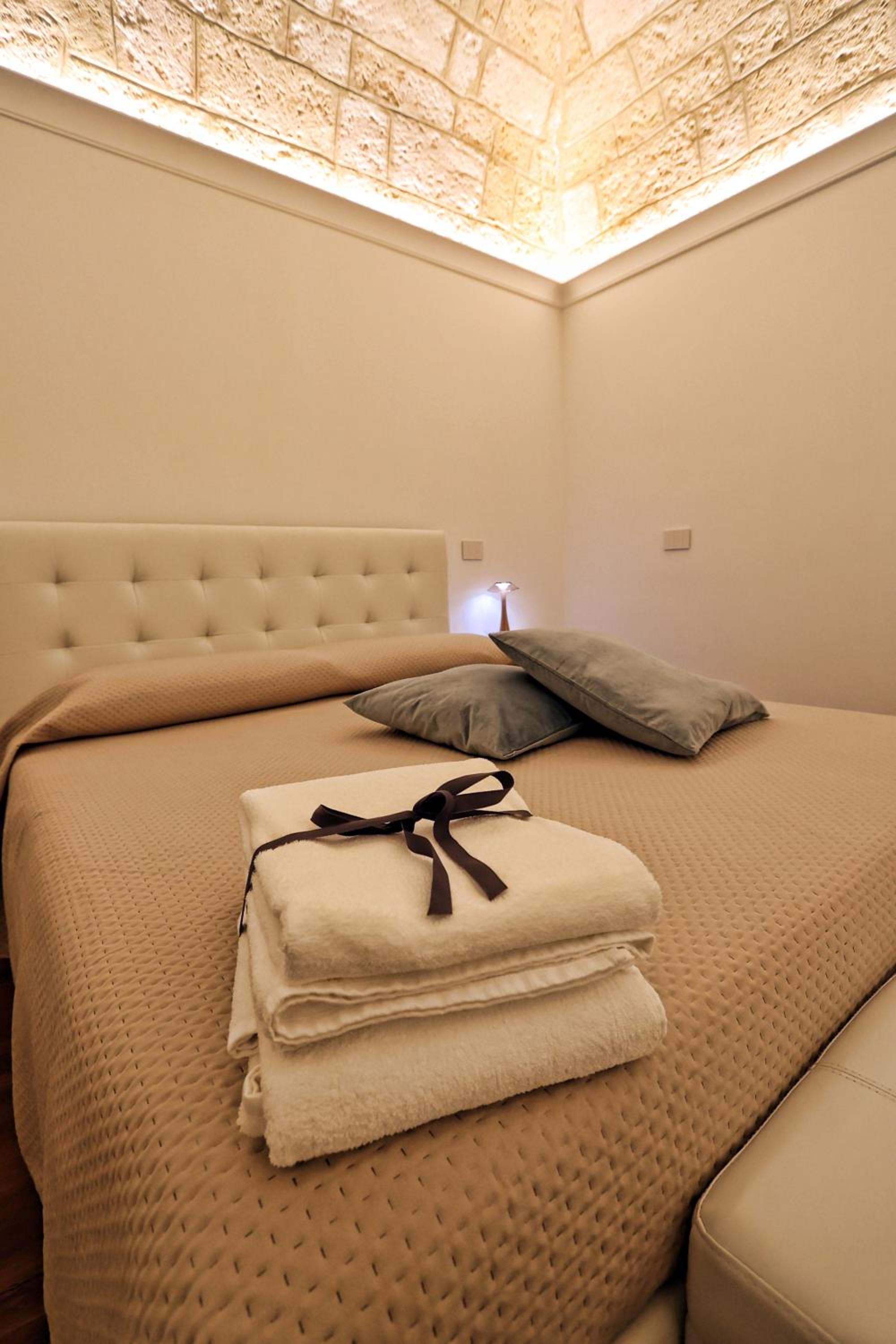 Deluxe Double Room with Balcony photo 2