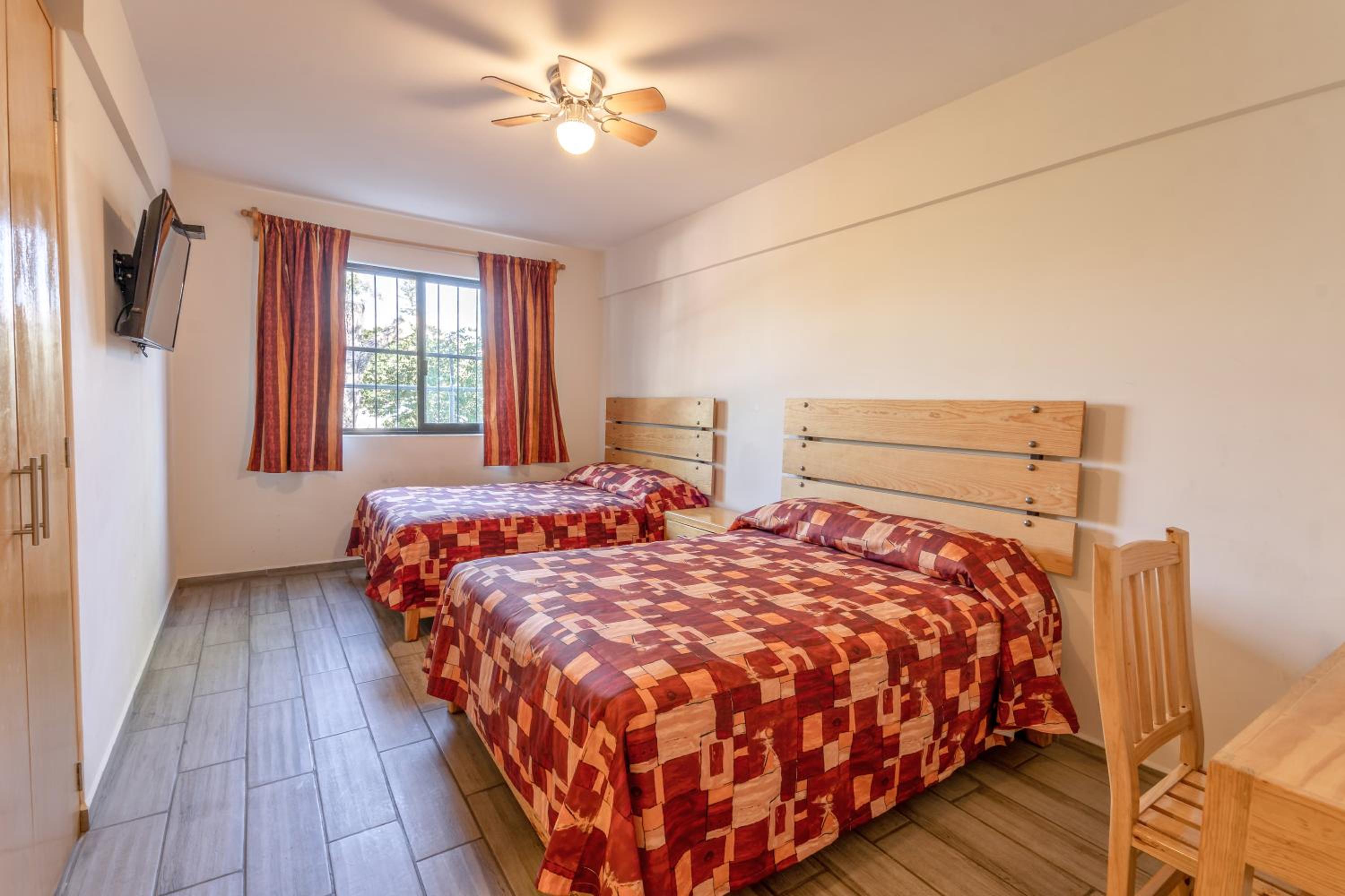 Double Room with Two Double Beds - Photo 1