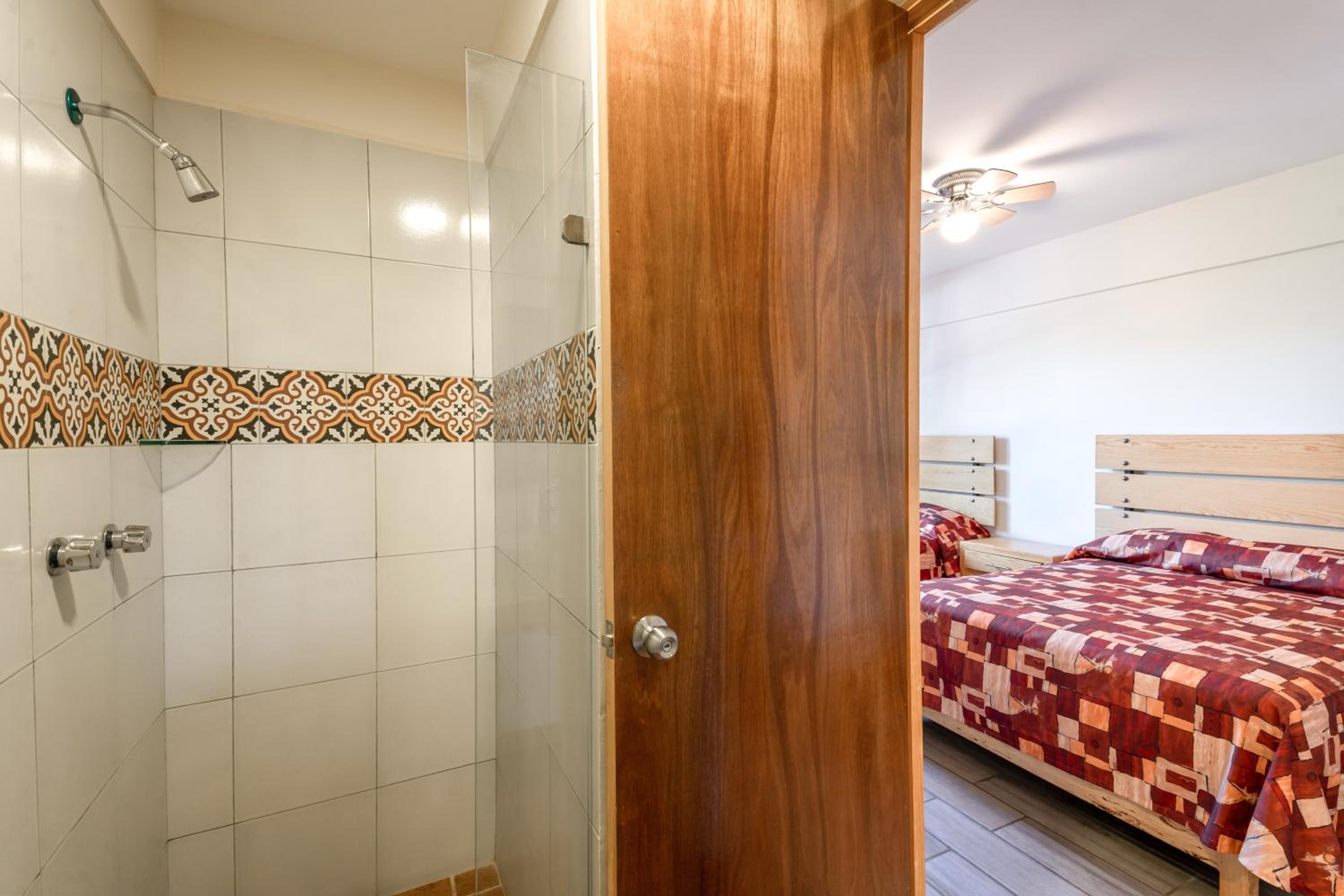 Double Room with Two Double Beds - Photo 2