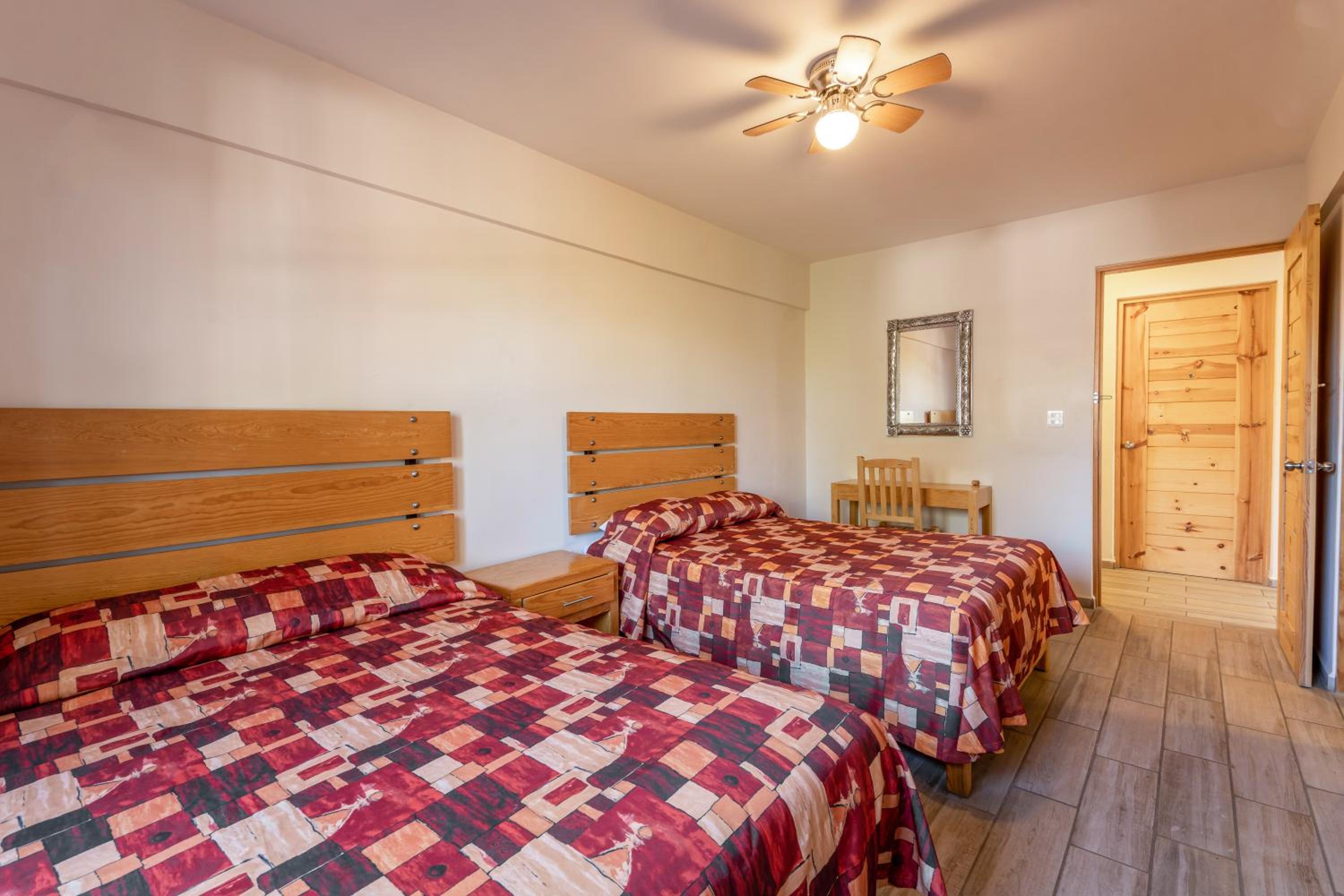 Double Room with Two Double Beds - Photo 5