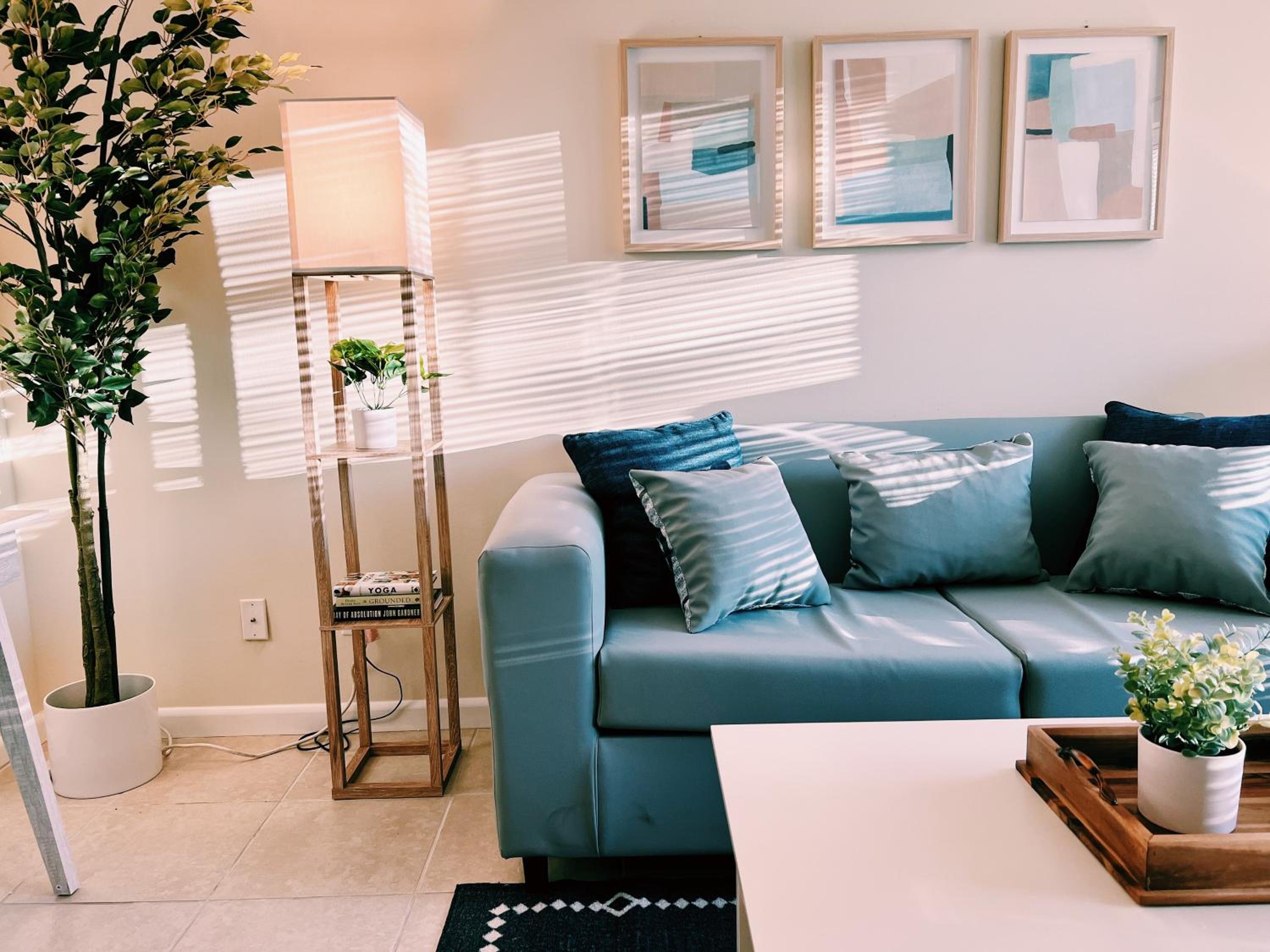 Premium Ground Floor One Bedroom King with Kitchen and Sofa Bed - Photo 16