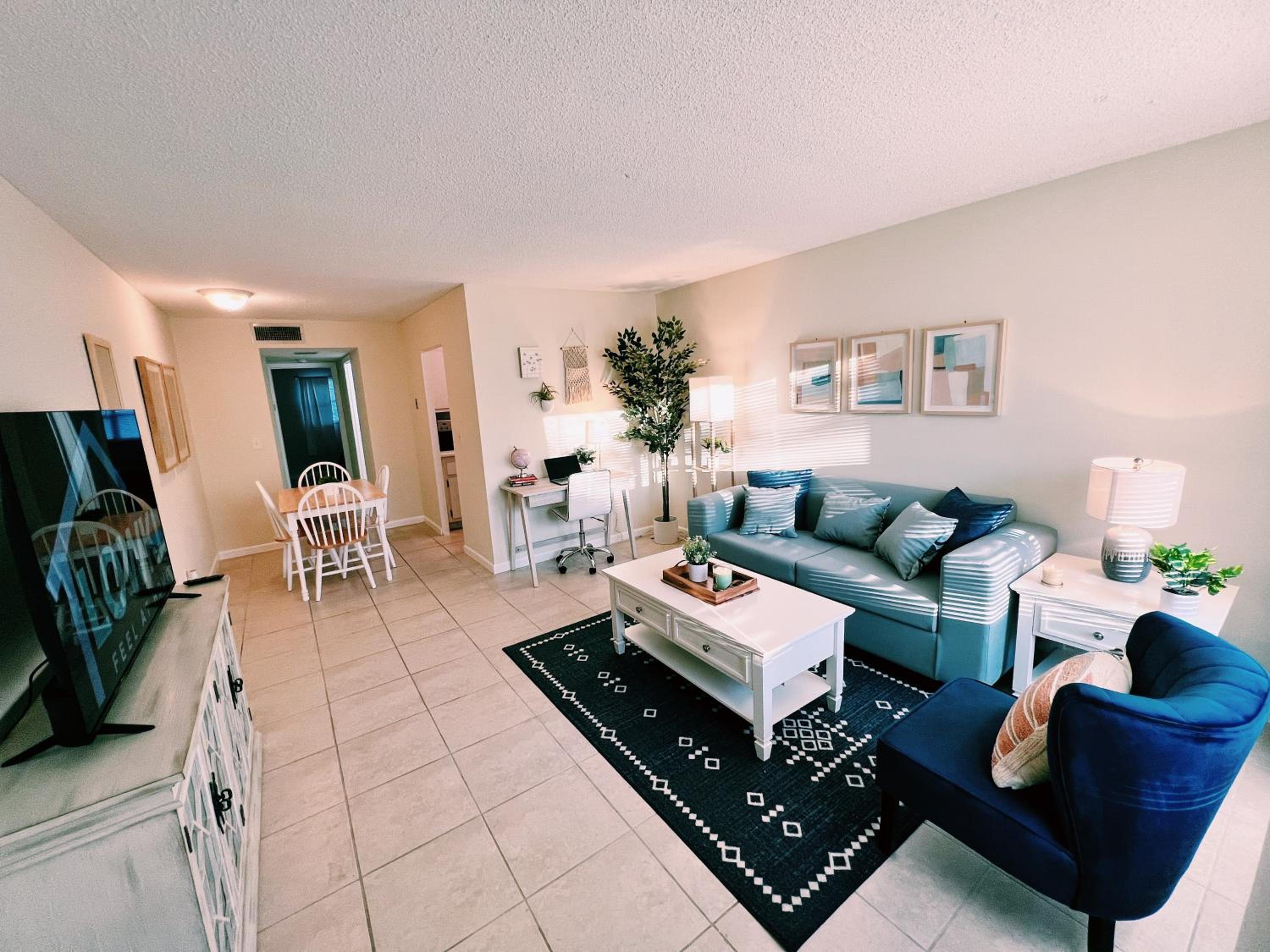 Premium Ground Floor One Bedroom King with Kitchen and Sofa Bed - Photo 24