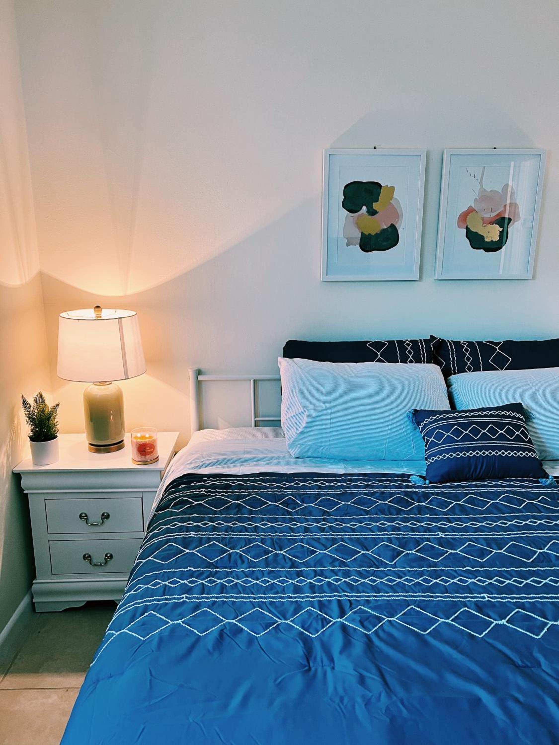 Premium Ground Floor One Bedroom King with Kitchen and Sofa Bed - Photo 6